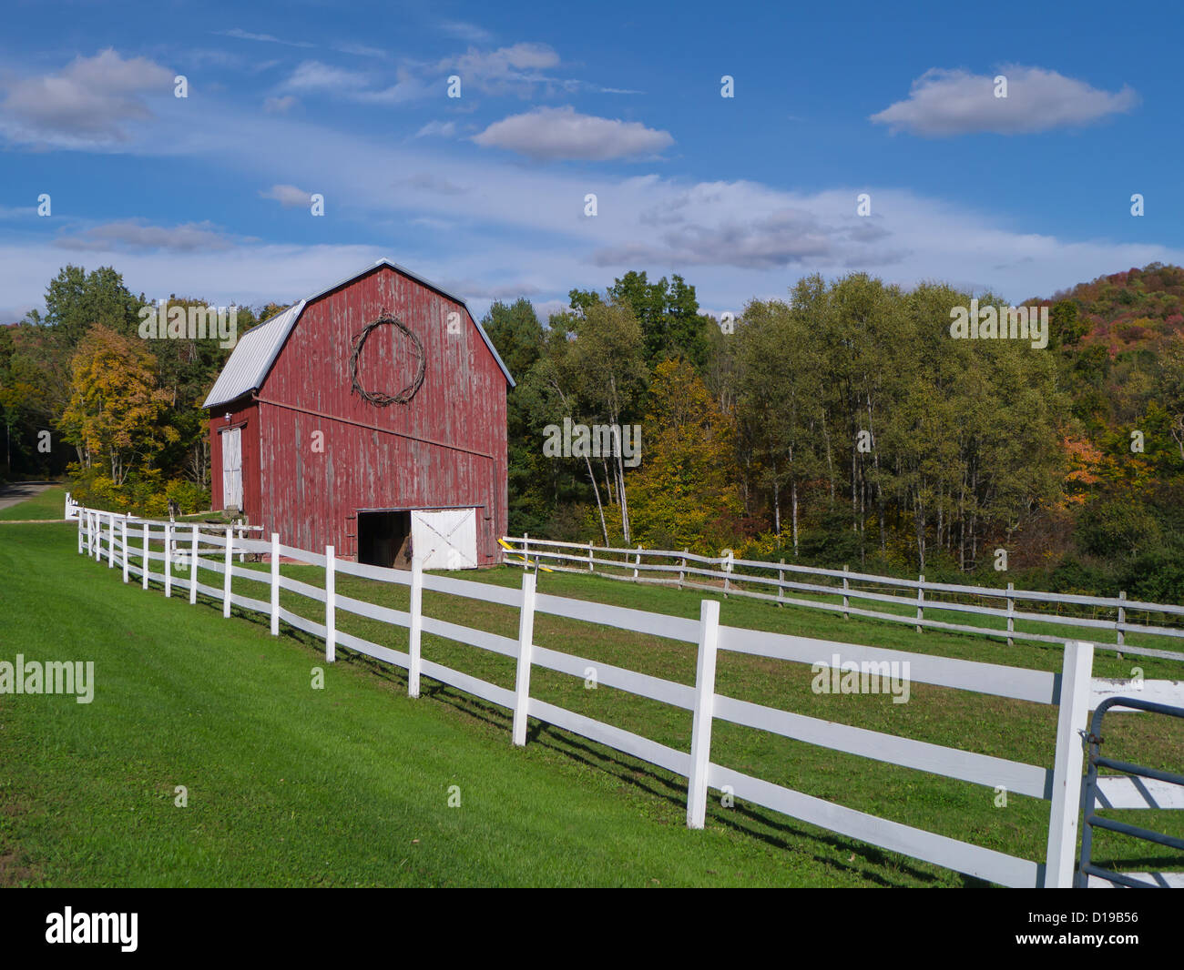 Red barn with white fence in Western New York state Stock Photo Alamy