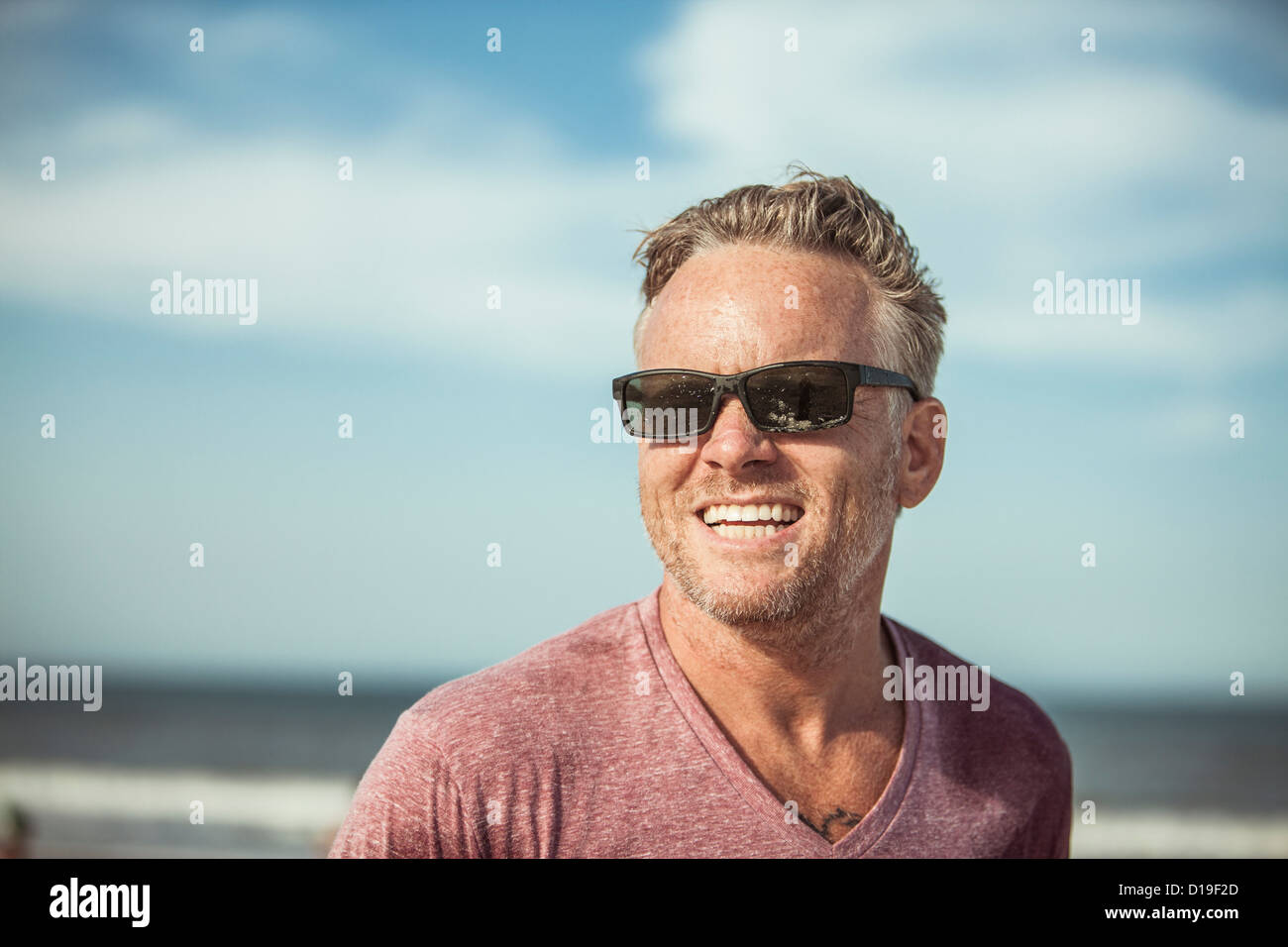 Male wearing sunglasses top of head hi-res stock photography and images ...
