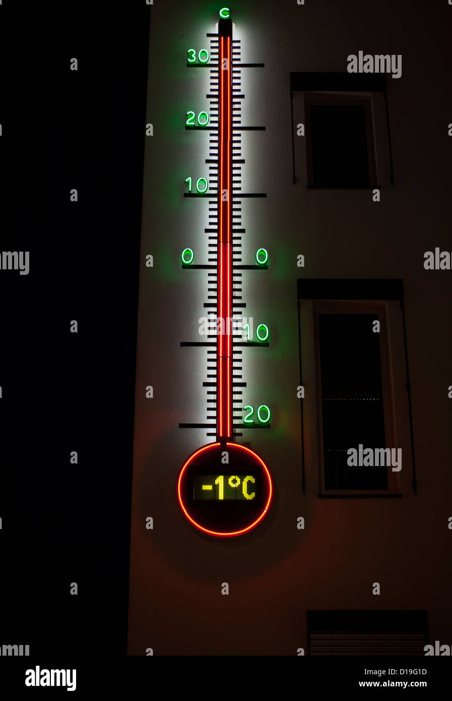 Reading a thermometer hi-res stock photography and images - Alamy