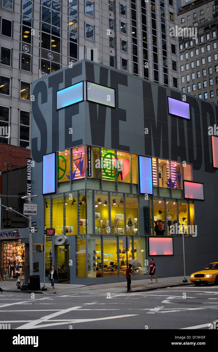 Descubrimiento Descompostura Perder Steve Madden Store in Manhattan, New York City, New York State, USA Stock  Photo - Alamy