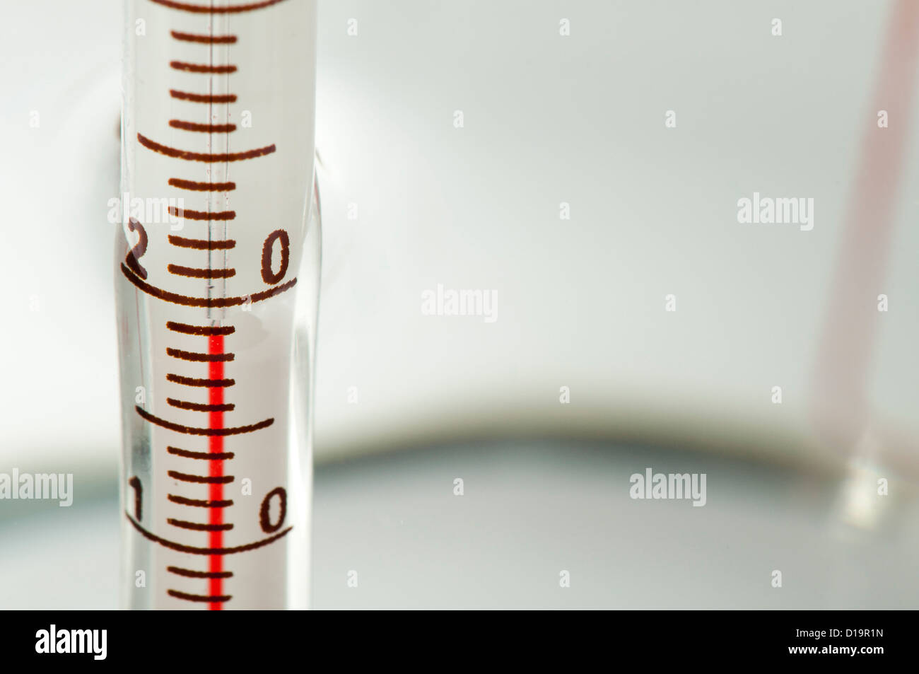 https://c8.alamy.com/comp/D19R1N/thermometer-measures-the-temperature-of-the-water-close-up-D19R1N.jpg