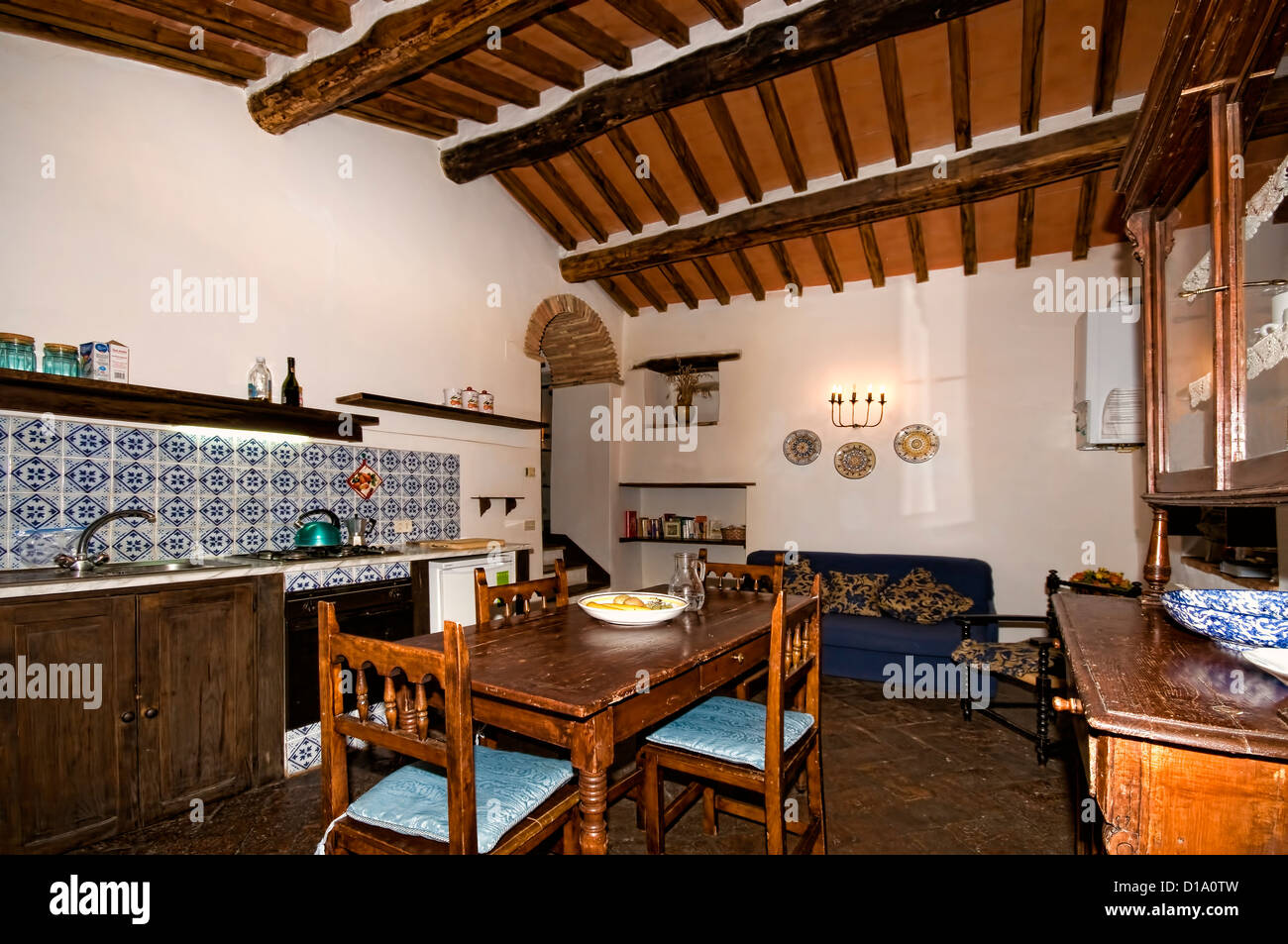 Italy kitchen house hi-res stock photography and images - Alamy, image size:1300x953