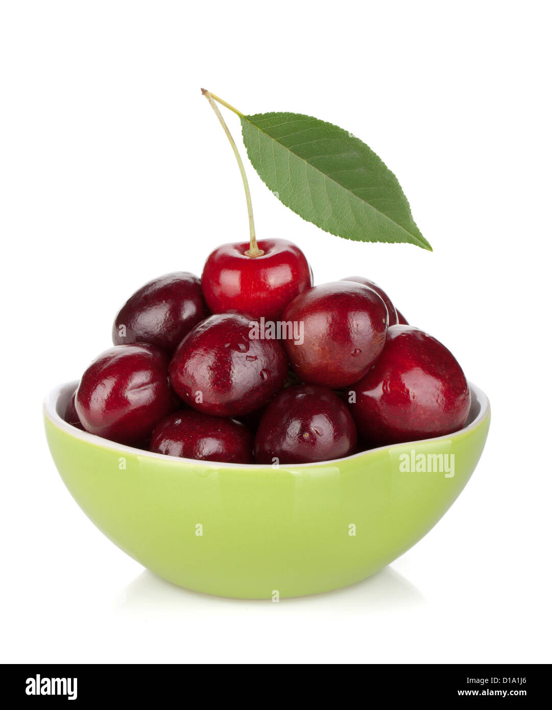 Черешня на белом фоне