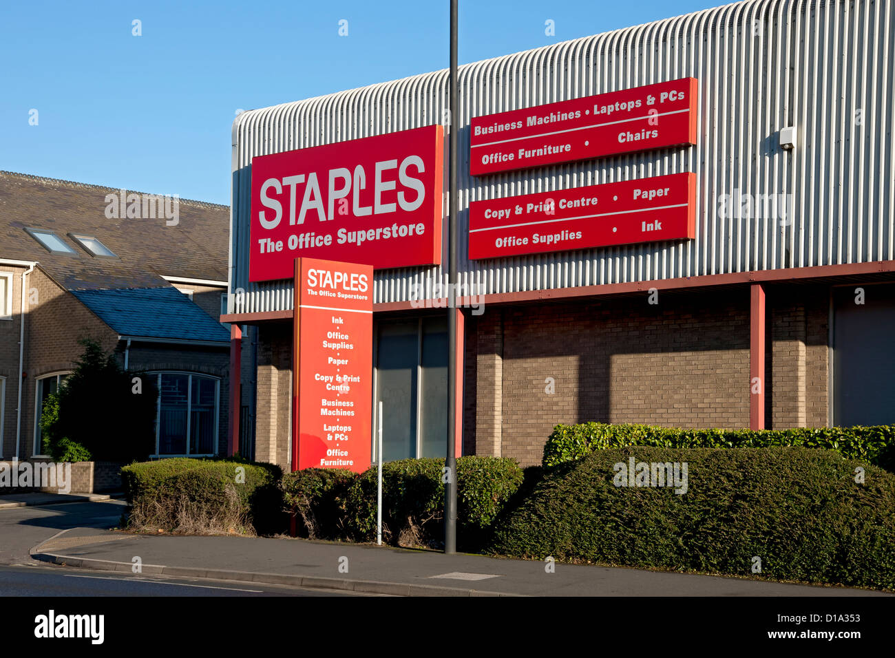 Staples Store High Resolution Stock Photography and Images Alamy
