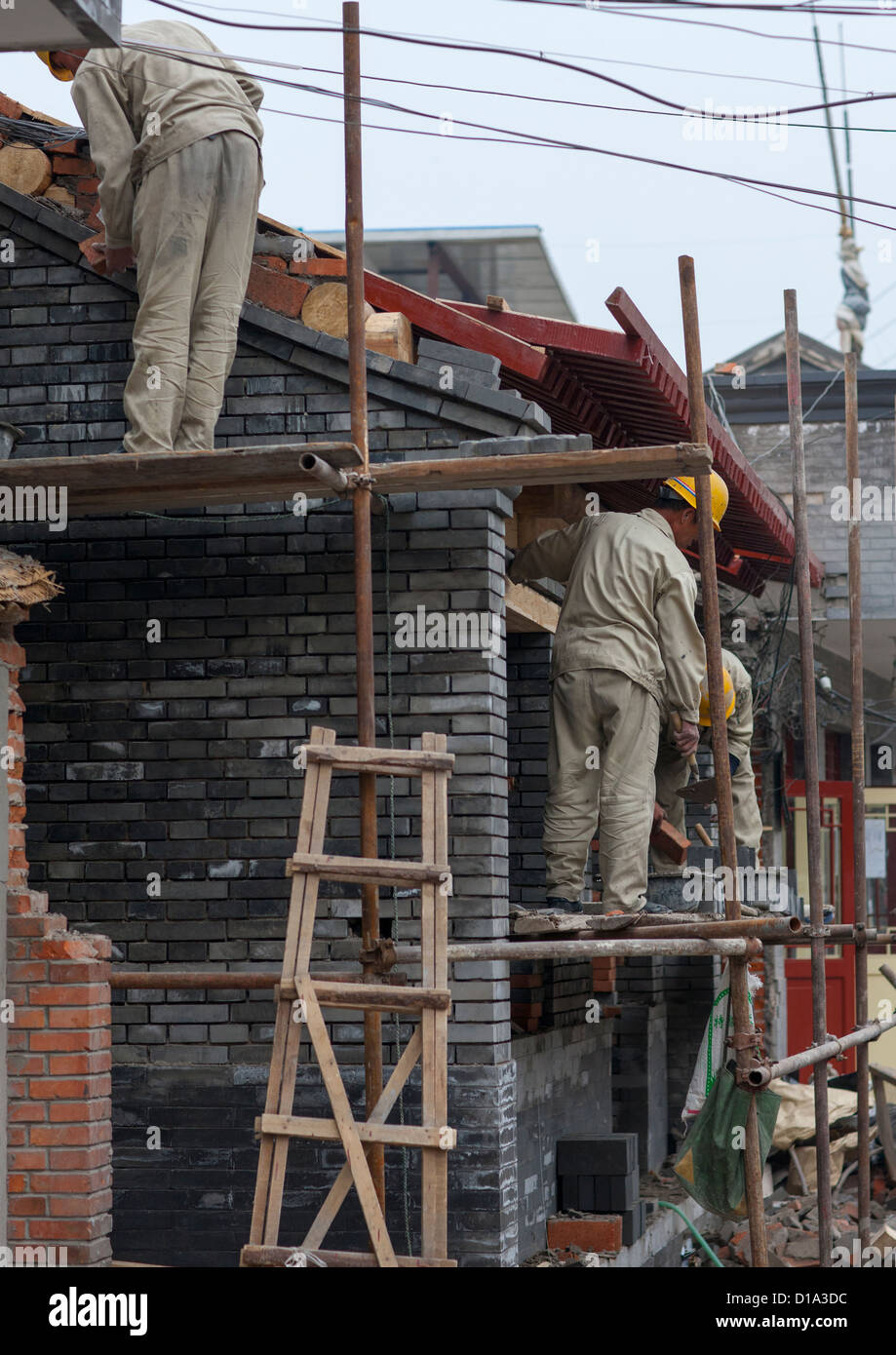Manual Workers On A Contruction Site In A Hutong, Beijing, China Stock Photo