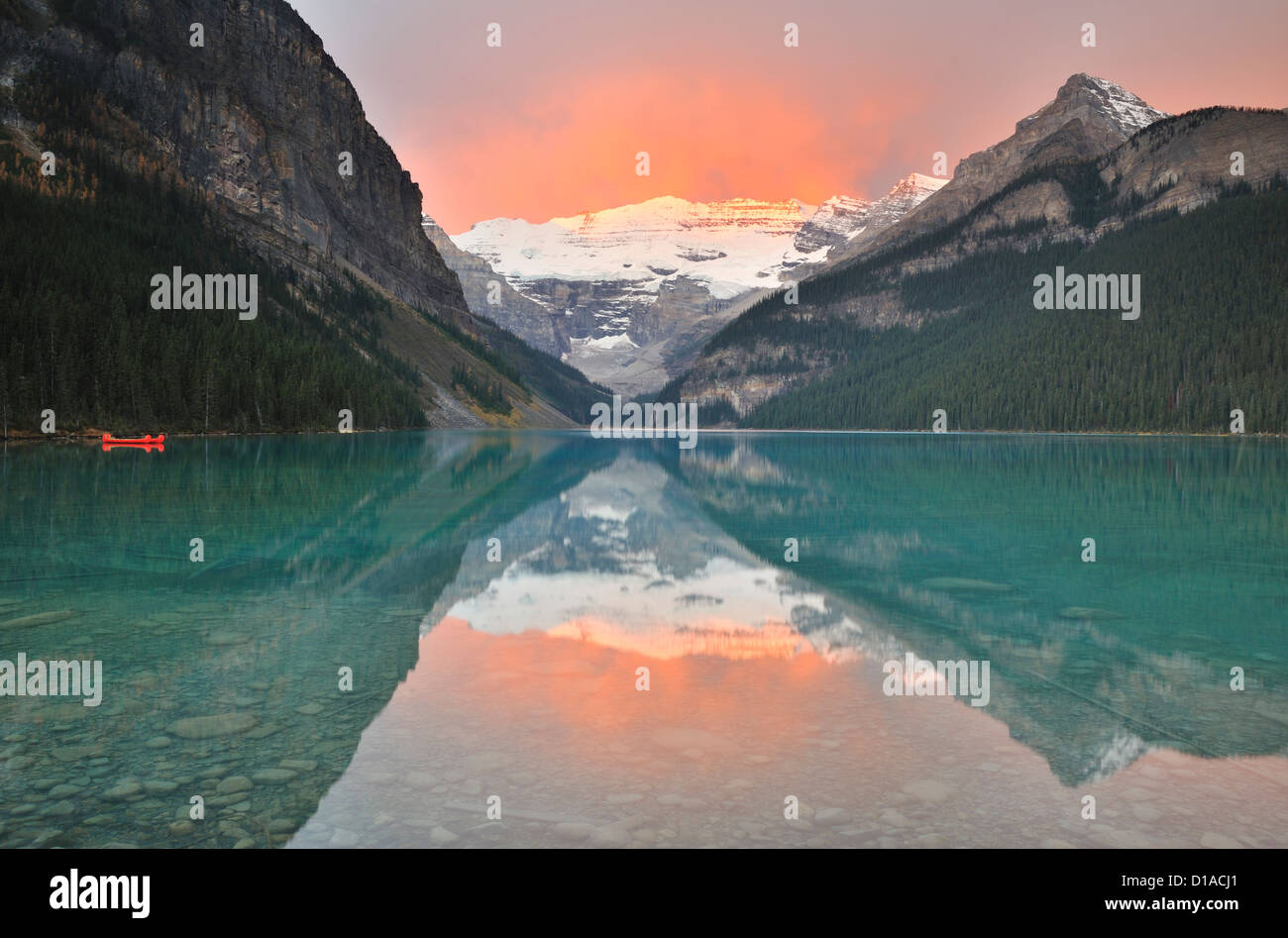 Lake Louise at sunrise, Banff National Park, Alberta, Canada Stock ...