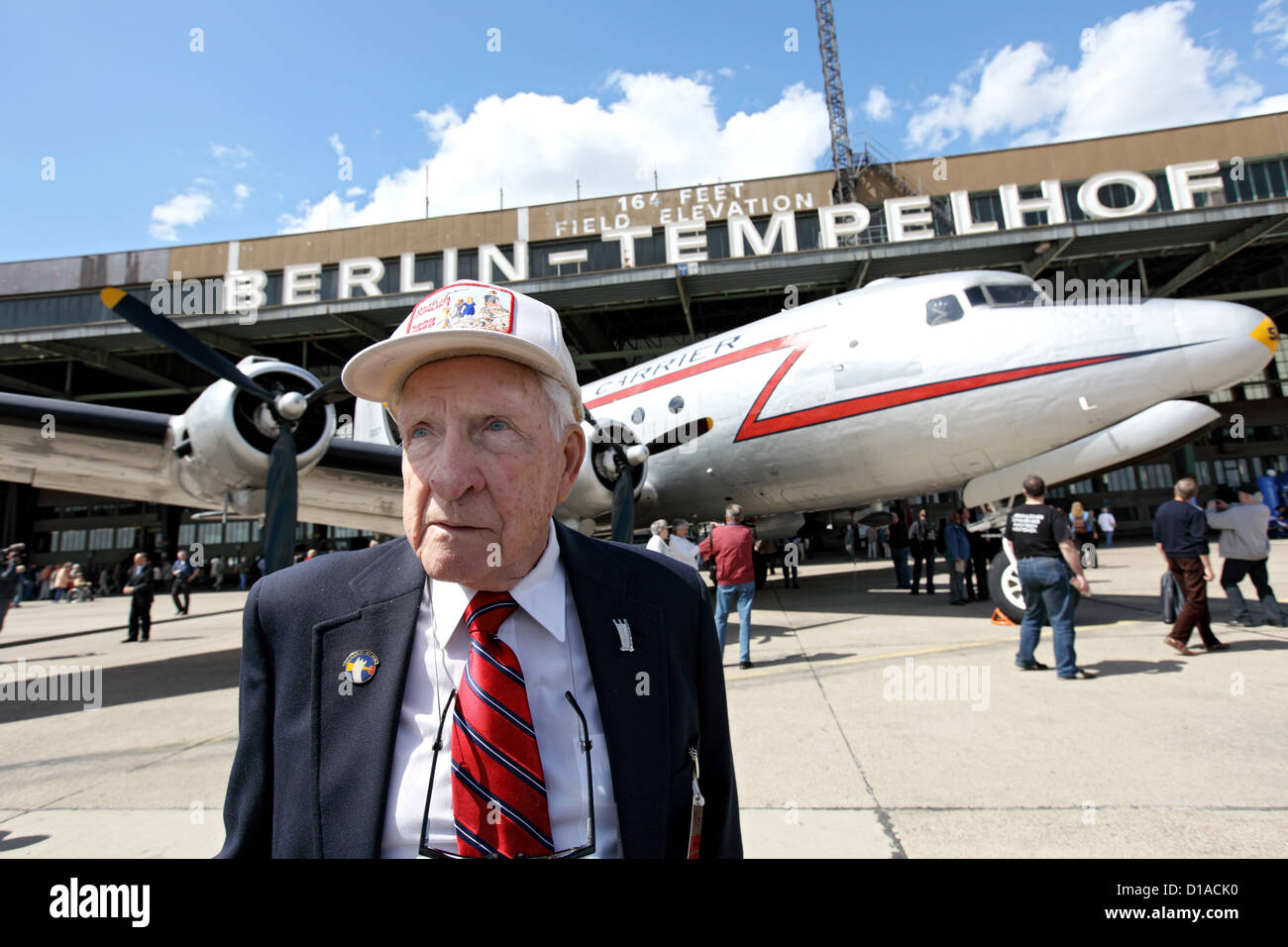 Air bridge veterans in front of a candy bomber, Schoenefeld, Germany Stock Photo