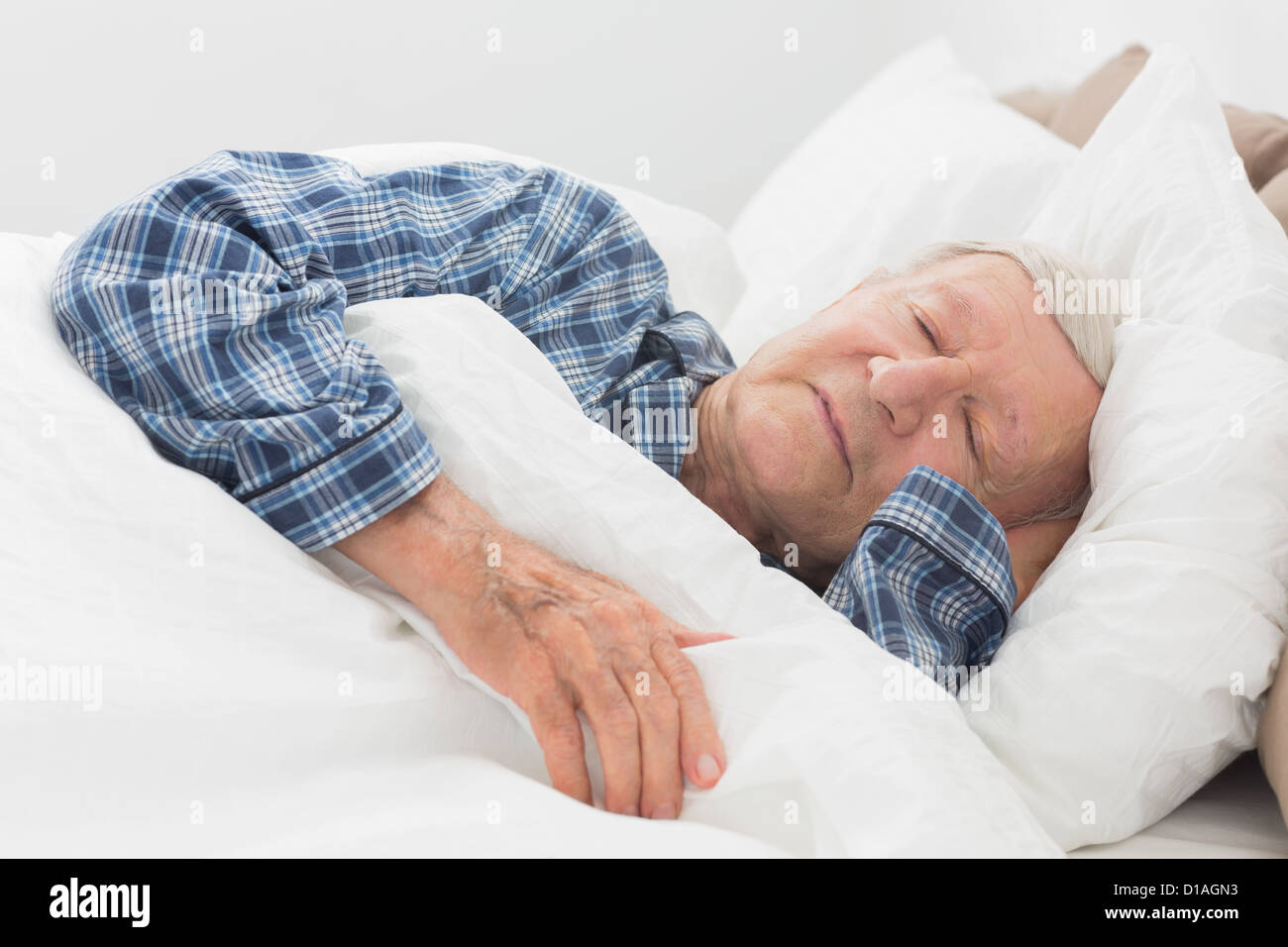 Old man sleeping Stock Photo - Alamy