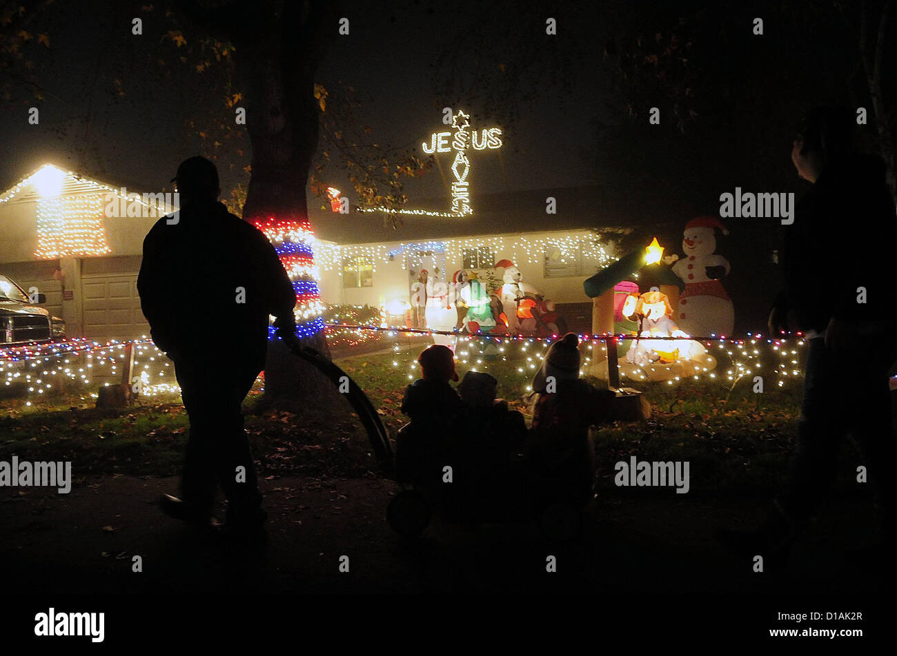 crowds walk along henry avenue and vaughn street during the 25th annual christmas tree lane opening and festival on saturday evening 12 08 12 in ceres ca - Christmas Tree Lane Modesto Ca crowds walk along henry avenue and vaughn street during the 25th annual christmas tree lane opening and festival on saturday evening 12 08 12 in ceres ca - Christmas Tree Lane Modesto Ca