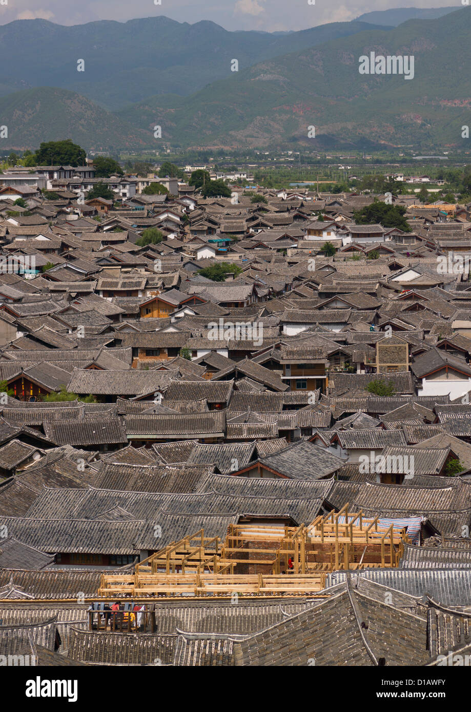 Lijiang roof tops hi-res stock photography and images - Alamy