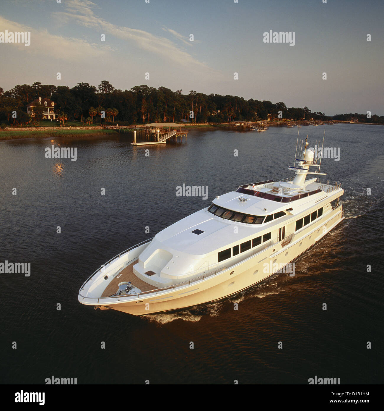 Super yacht side view hi-res stock photography and images - Alamy