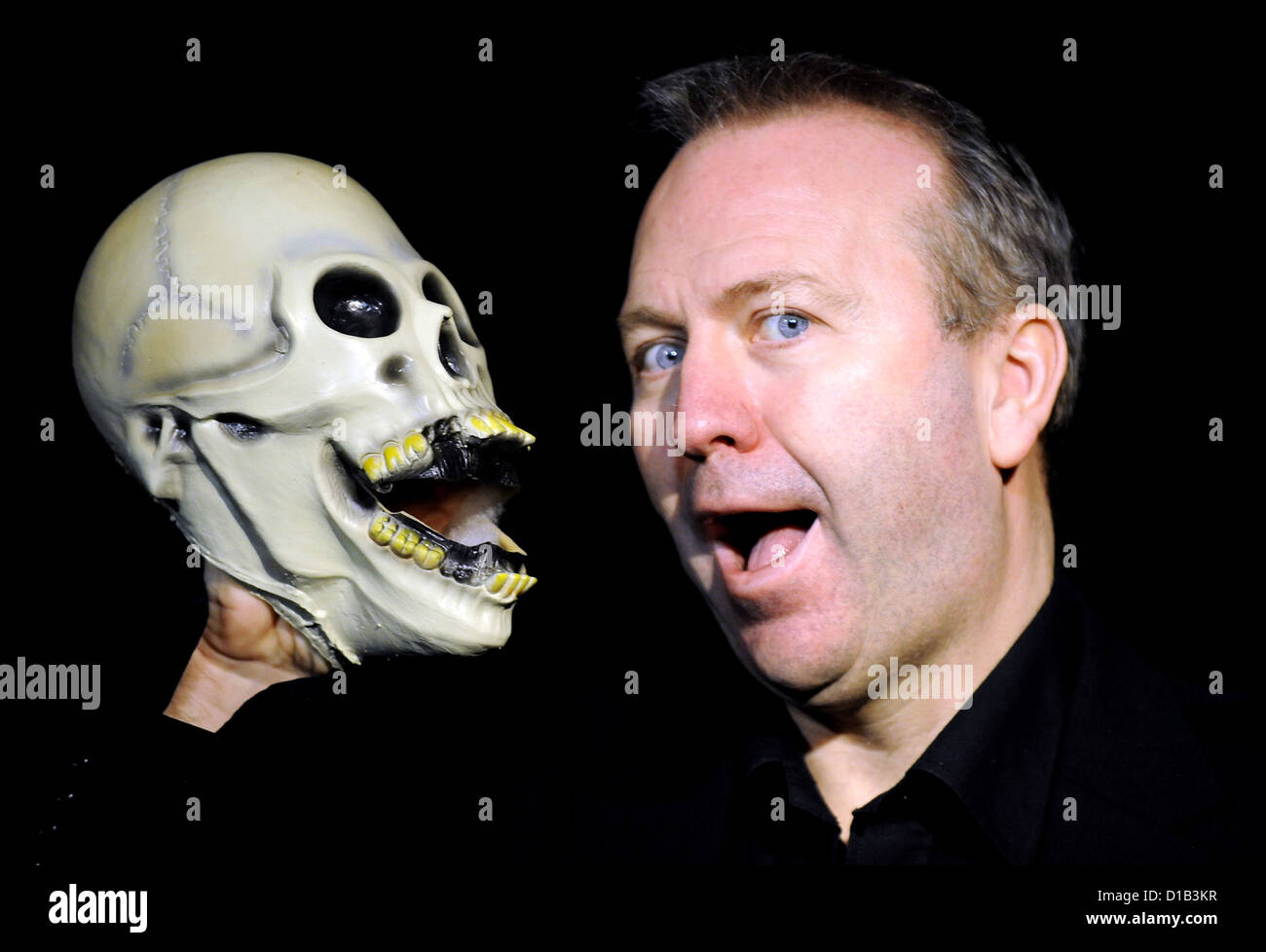 The Treason Show's Mark Brailsford poses with a skull The Treason Show is a satrical comedy show based in Brighton UK 2008 Stock Photo