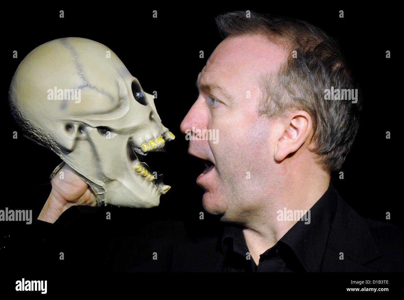 The Treason Show's Mark Brailsford poses with a skull The Treason Show is a satrical comedy show based in Brighton UK 2008 Stock Photo