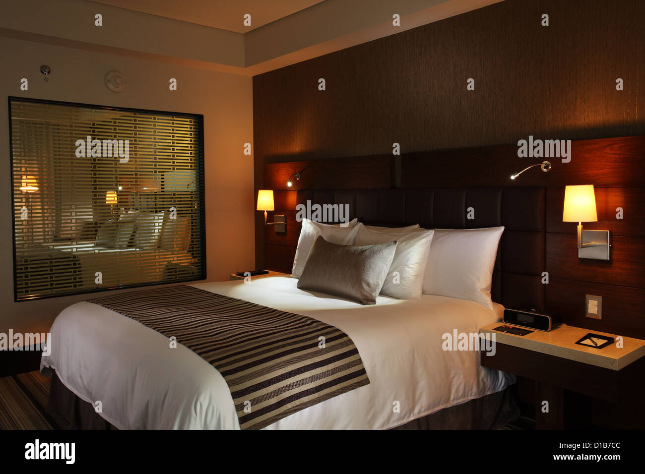 Marriott Hotel Room Mexico City Mexico. Bed with two lamps, reflections  Stock Photo - Alamy