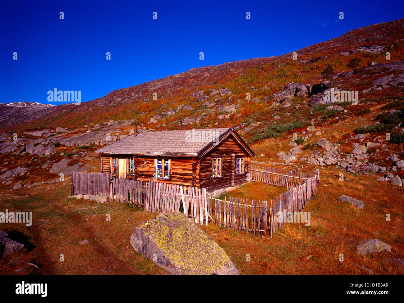 Old log home hi-res stock photography and images - Alamy