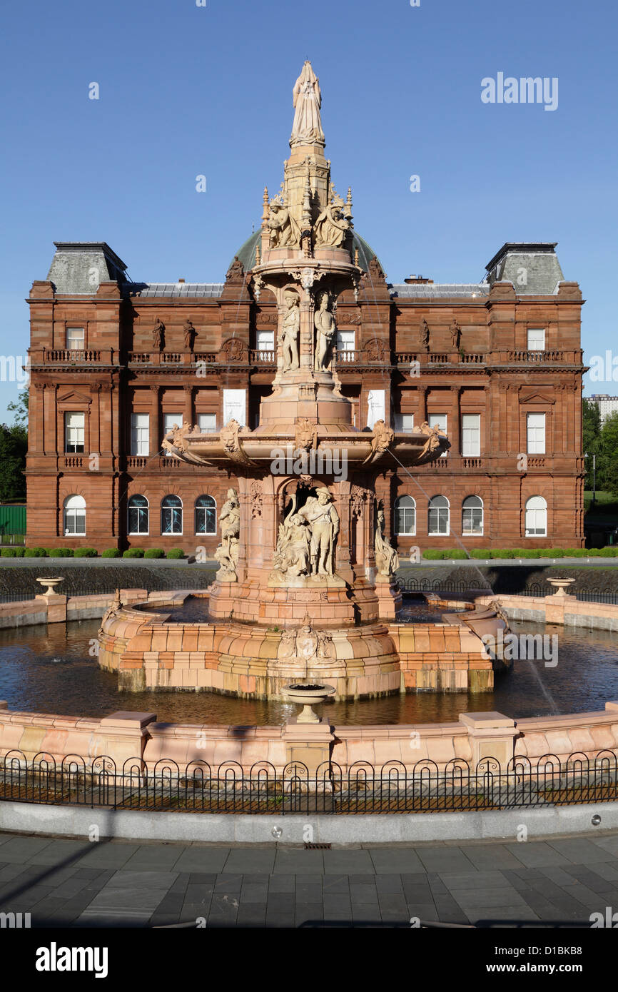 Doulton Fountain and People's Palace Museum on Glasgow Green, Glasgow, Scotland, UK Stock Photo