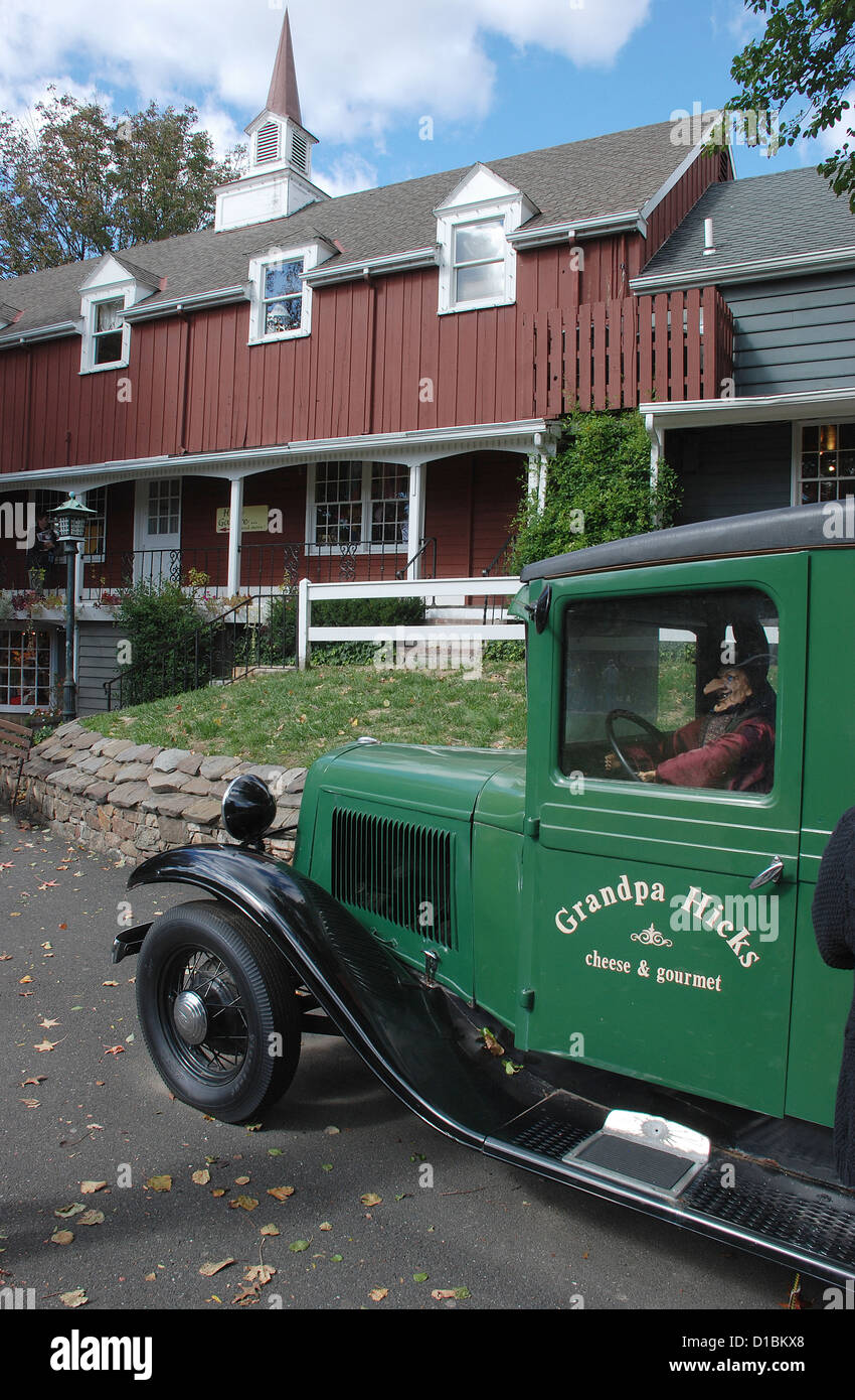 Oltimer parked in New Hope's shopping centre Peddler's Village. New