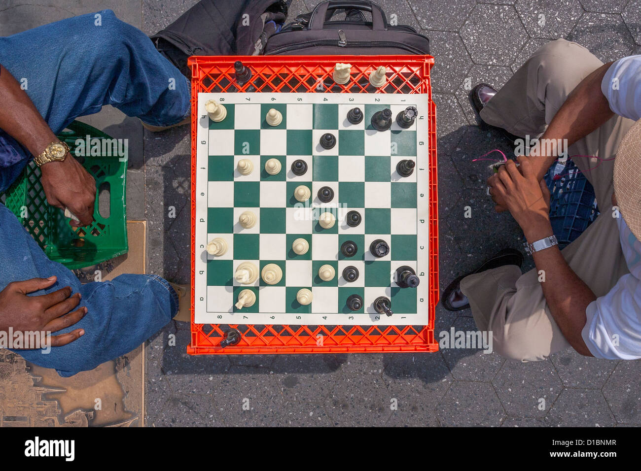 Avid chess players in Bryant Park midtown Manhattan, NYC Stock Photo - Alamy