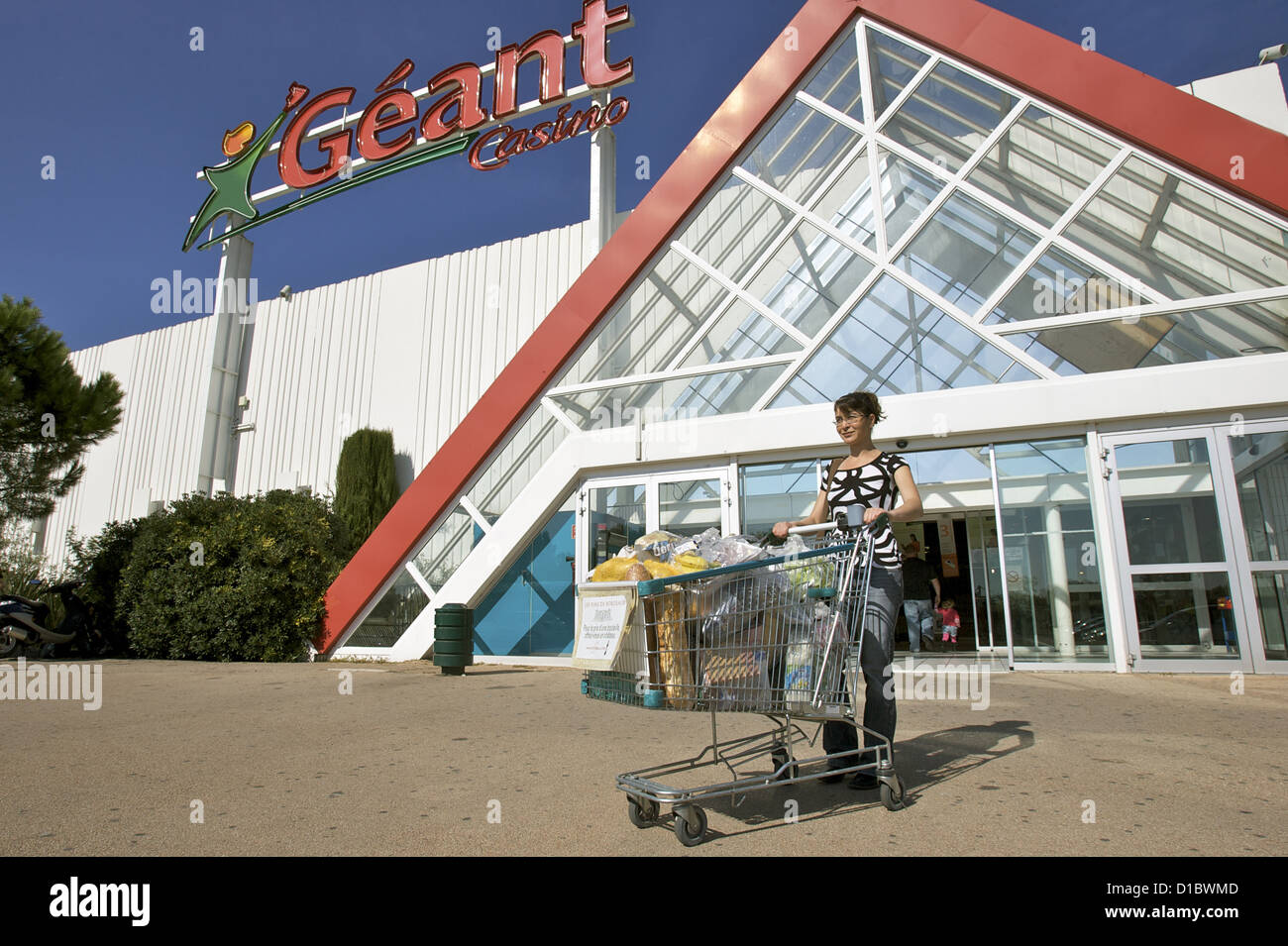 Hypermarket hypermarket geant casino hi-res stock photography and images -  Alamy