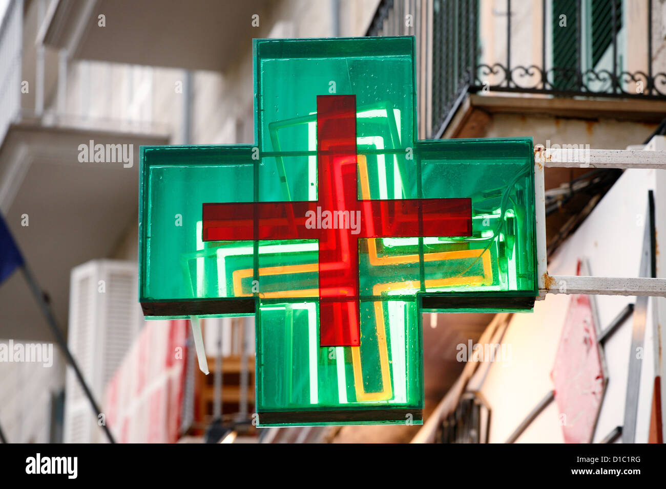 Port de Soller, Mallorca, Spain, gruenes cross for an international pharmacy Stock Photo