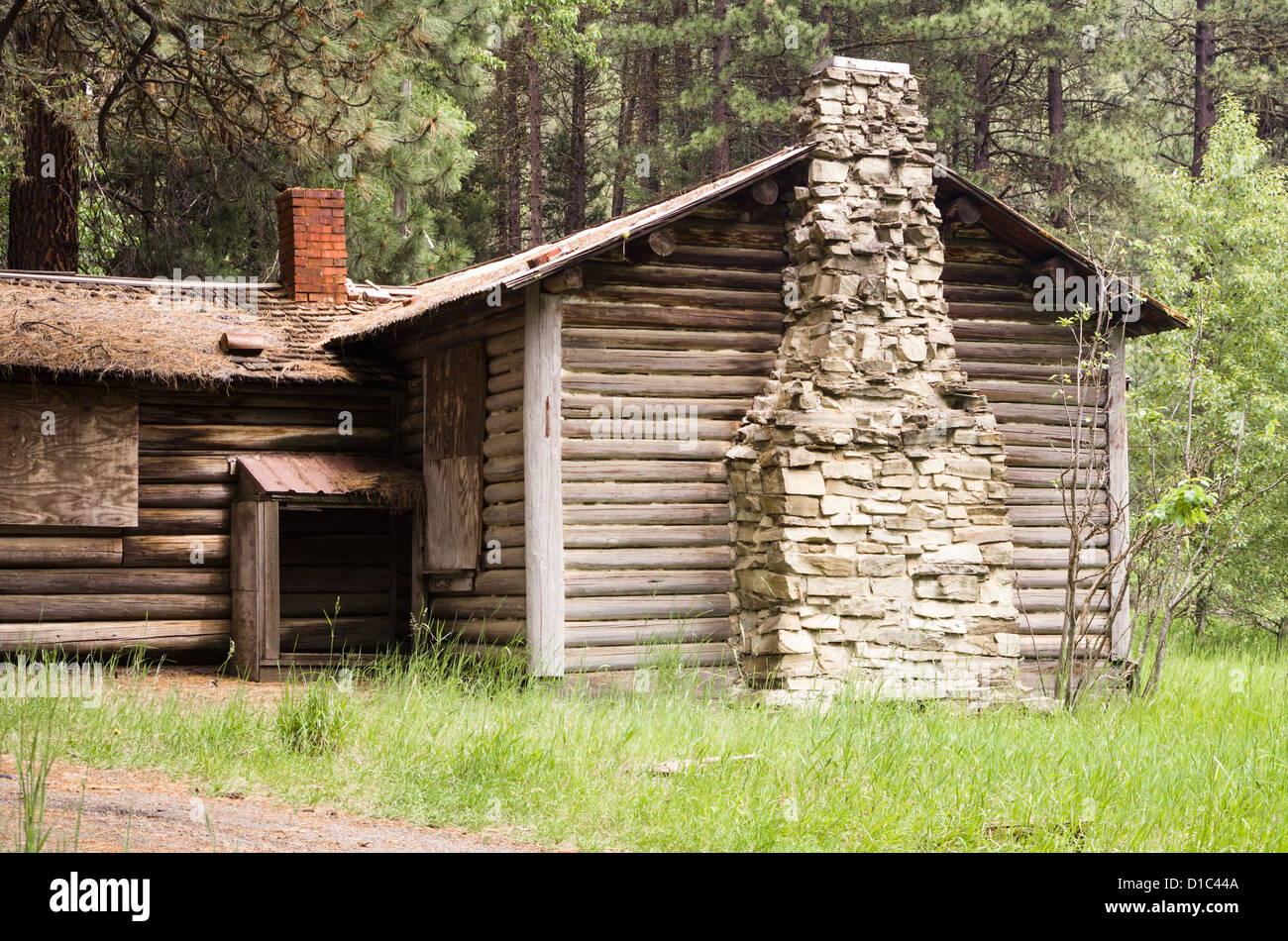 An old abandoned log cabin in the woods Stock Photo - Alamy