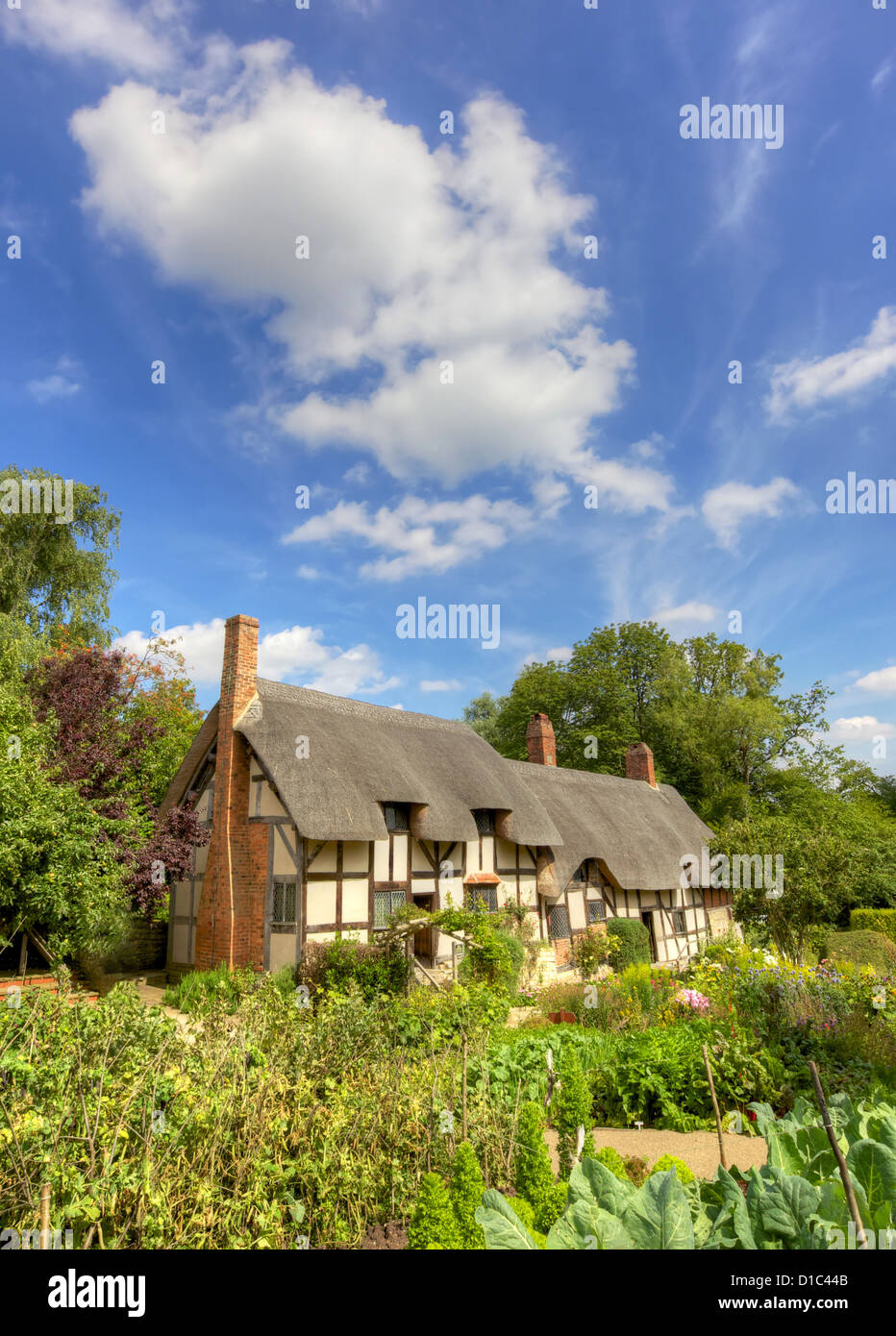 Anne Hathaway's (William Shakespeare's wife) famous thatched cottage and garden at Shottery, just outside Stratford upon Avon. Stock Photo