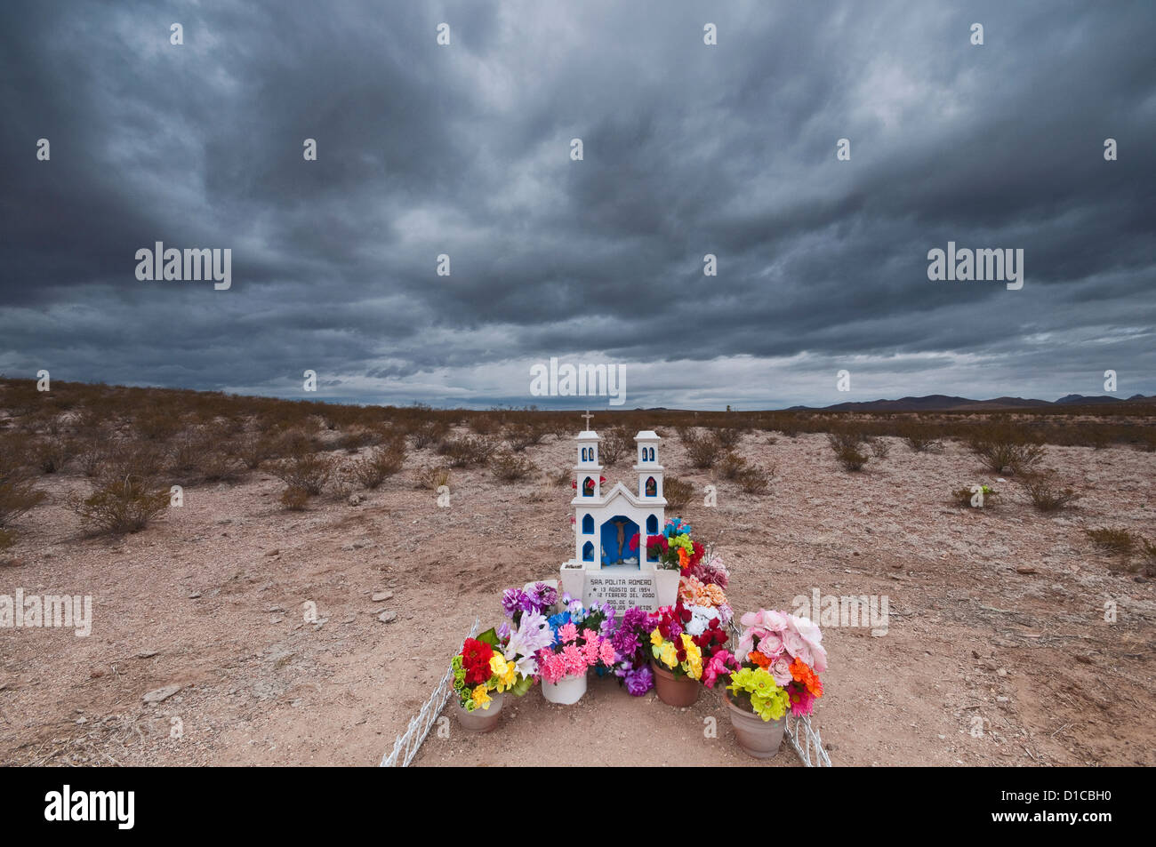 Roadside shrine at car accident site in Yucca Plains, Chihuahuan Desert, near Columbus, New Mexico, USA Stock Photo