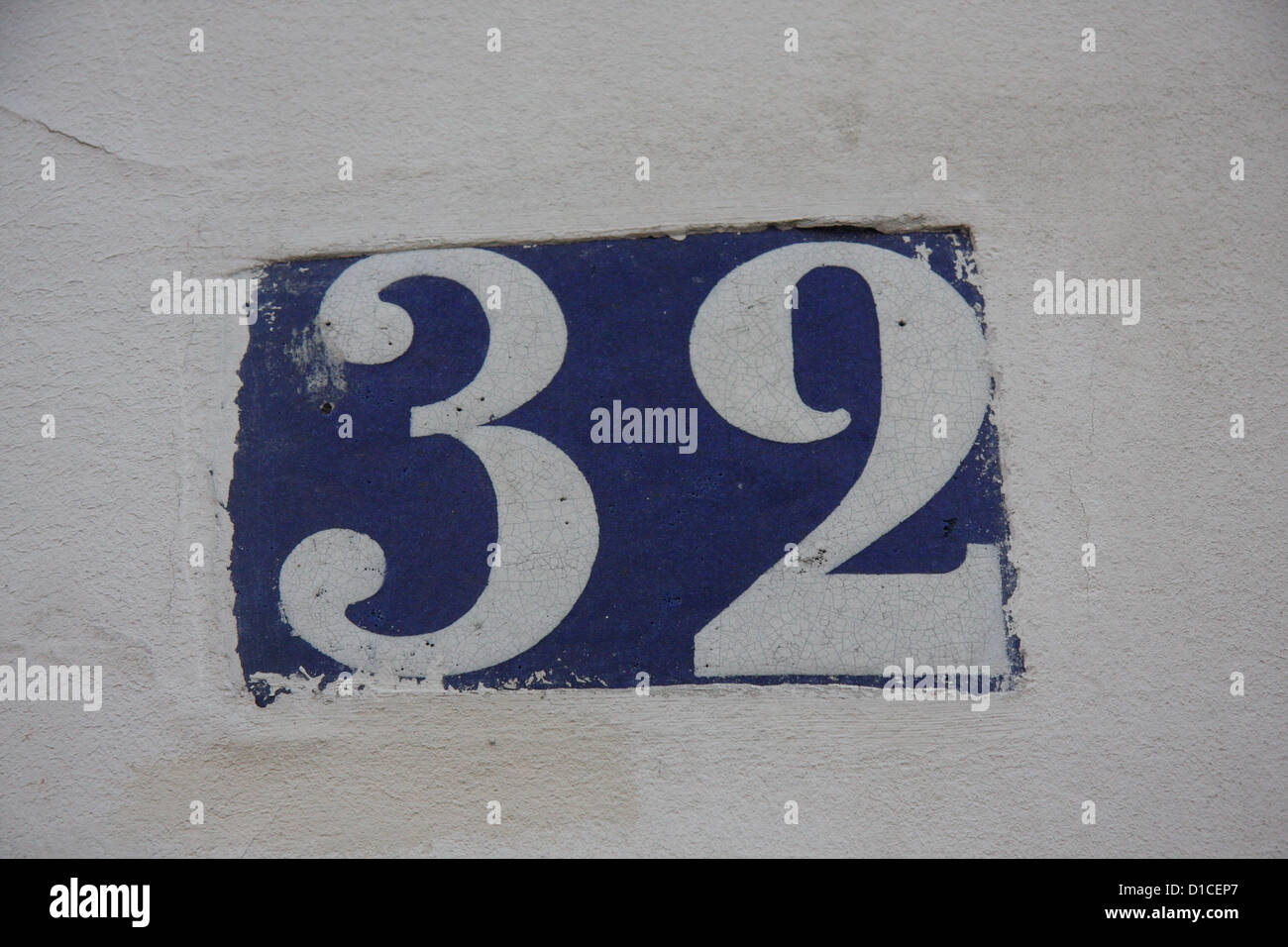 House number 32 sign hi-res stock photography and images - Alamy