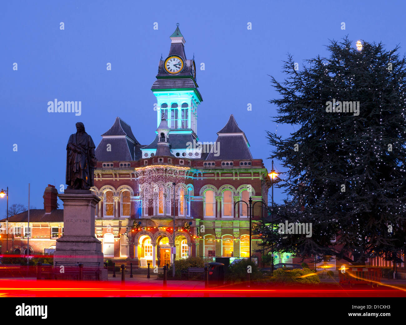 Grantham Town Hall and statue of Sir Isaac Newton at Xmas, Lincolnshire, England, UK Stock Photo