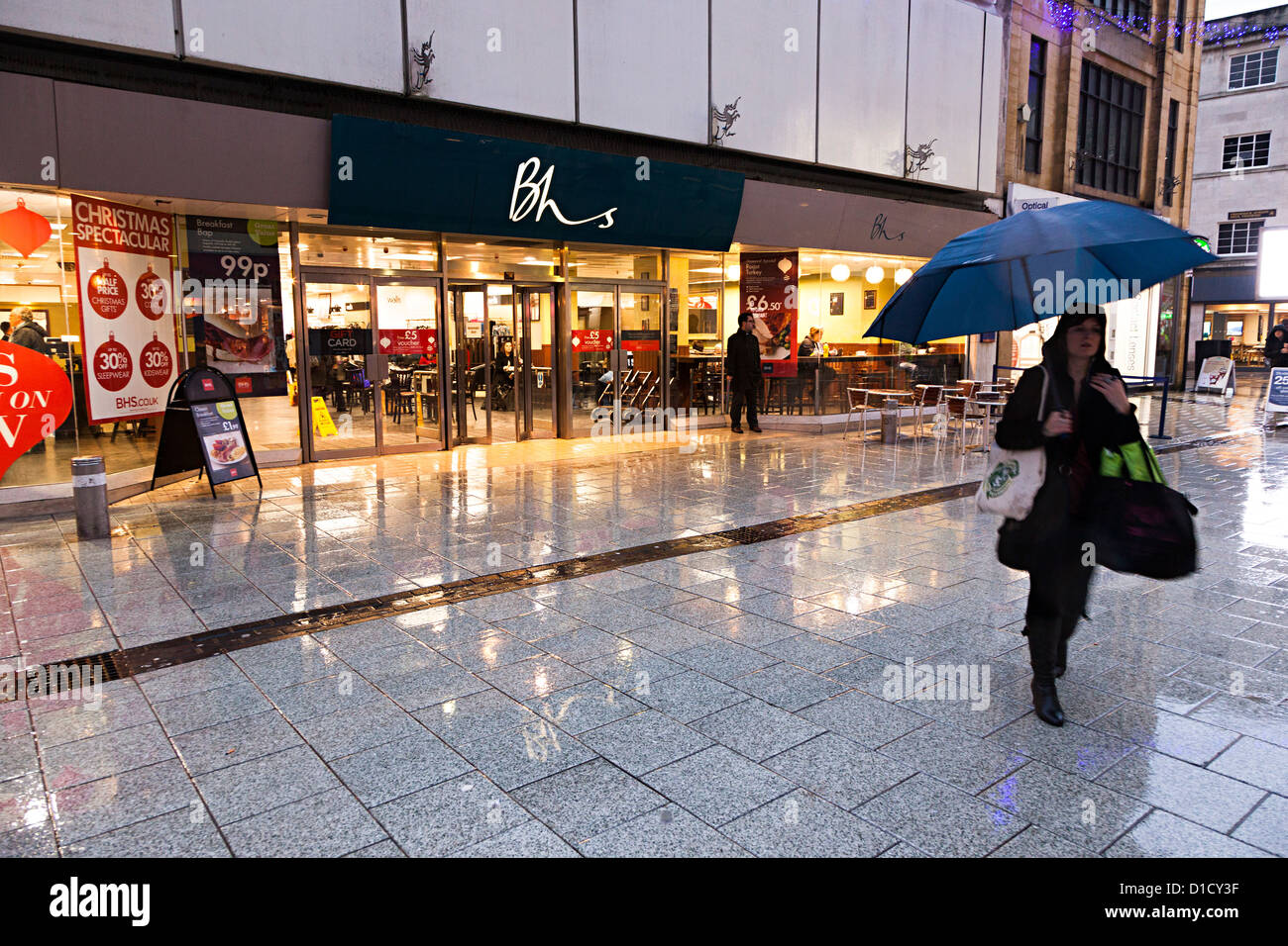 Shoppers outside BHS shop, Cardiff city centre, Wales, UK Stock Photo