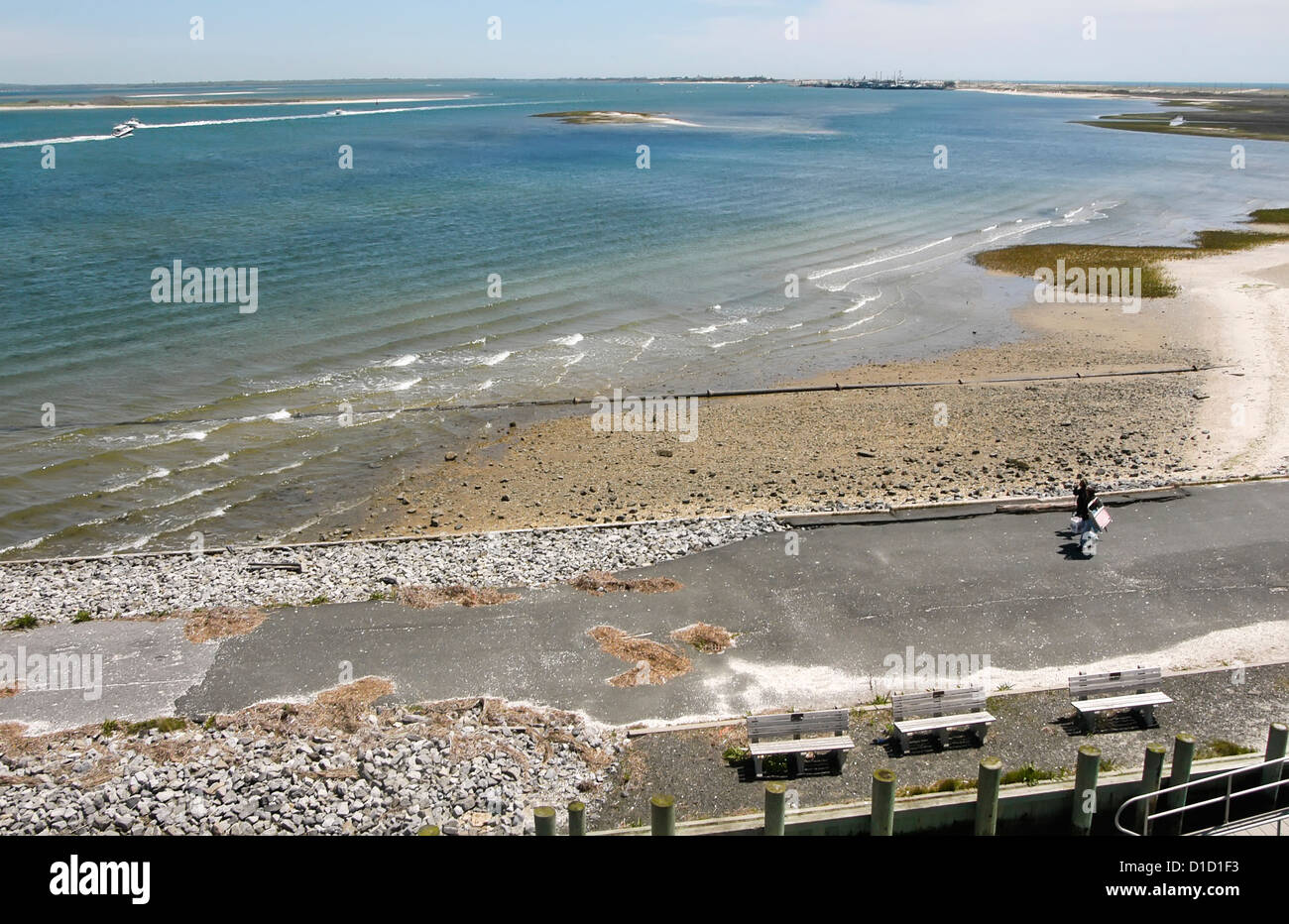 Southhampton, New York - 21 May 2006 --Shinnecock Bay viewed from the Ponquoque Bridge CREDIT: ©Stacy Walsh Rosenstock/Alamy Stock Photo