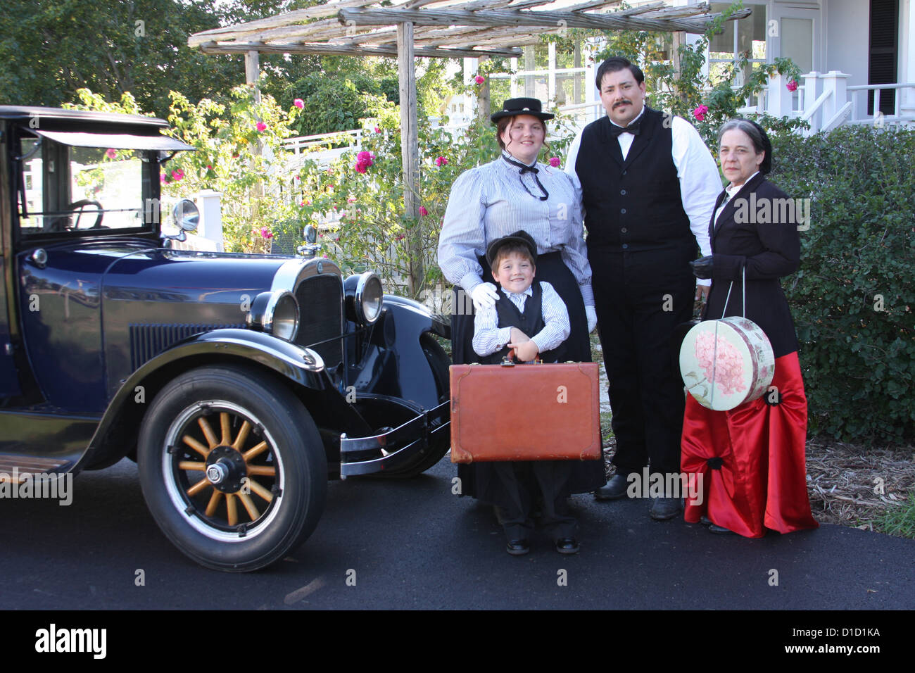 A family posing with a 1925 Dodge Brothers car Stock Photo