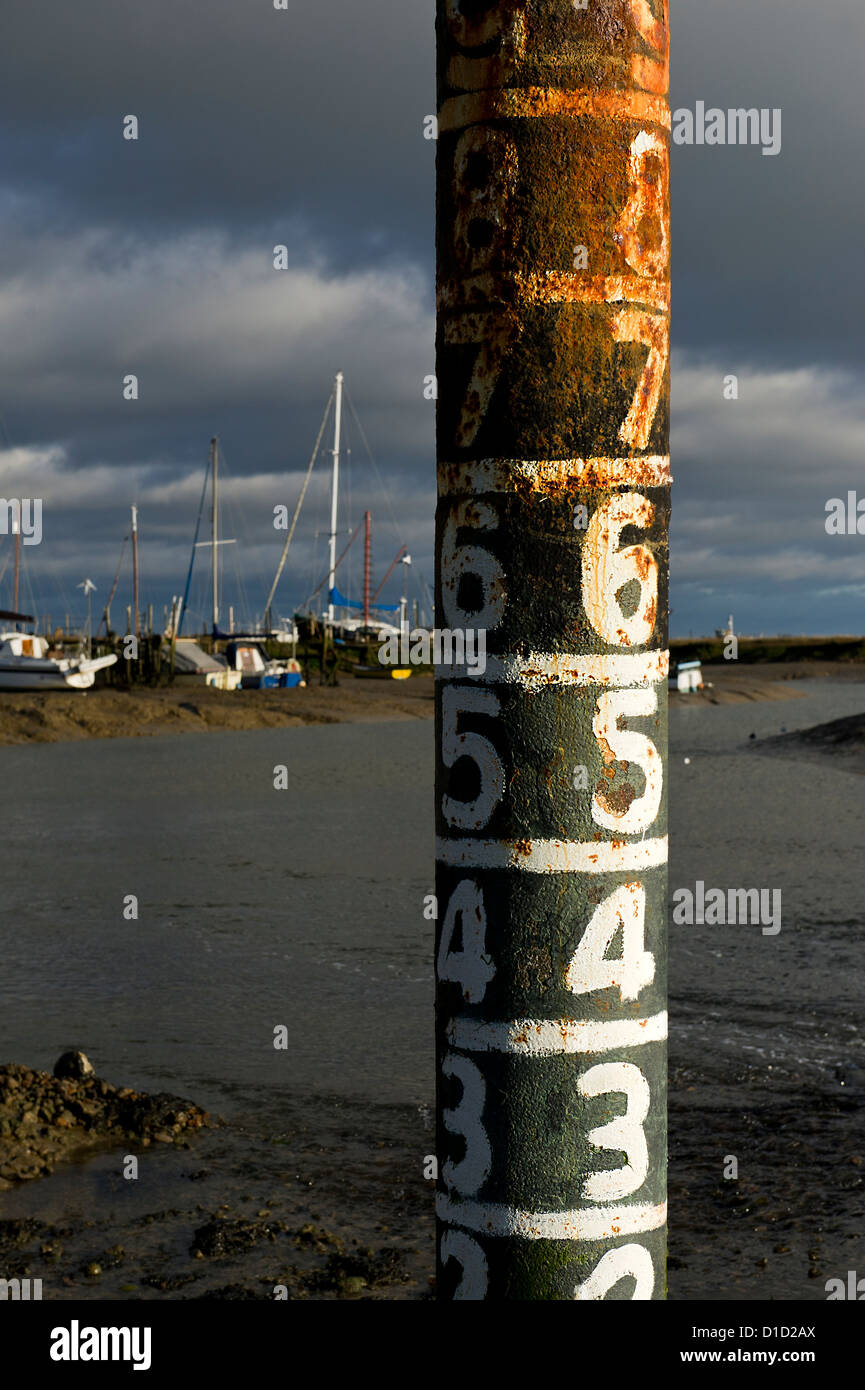 Water depth marker hires stock photography and images Alamy