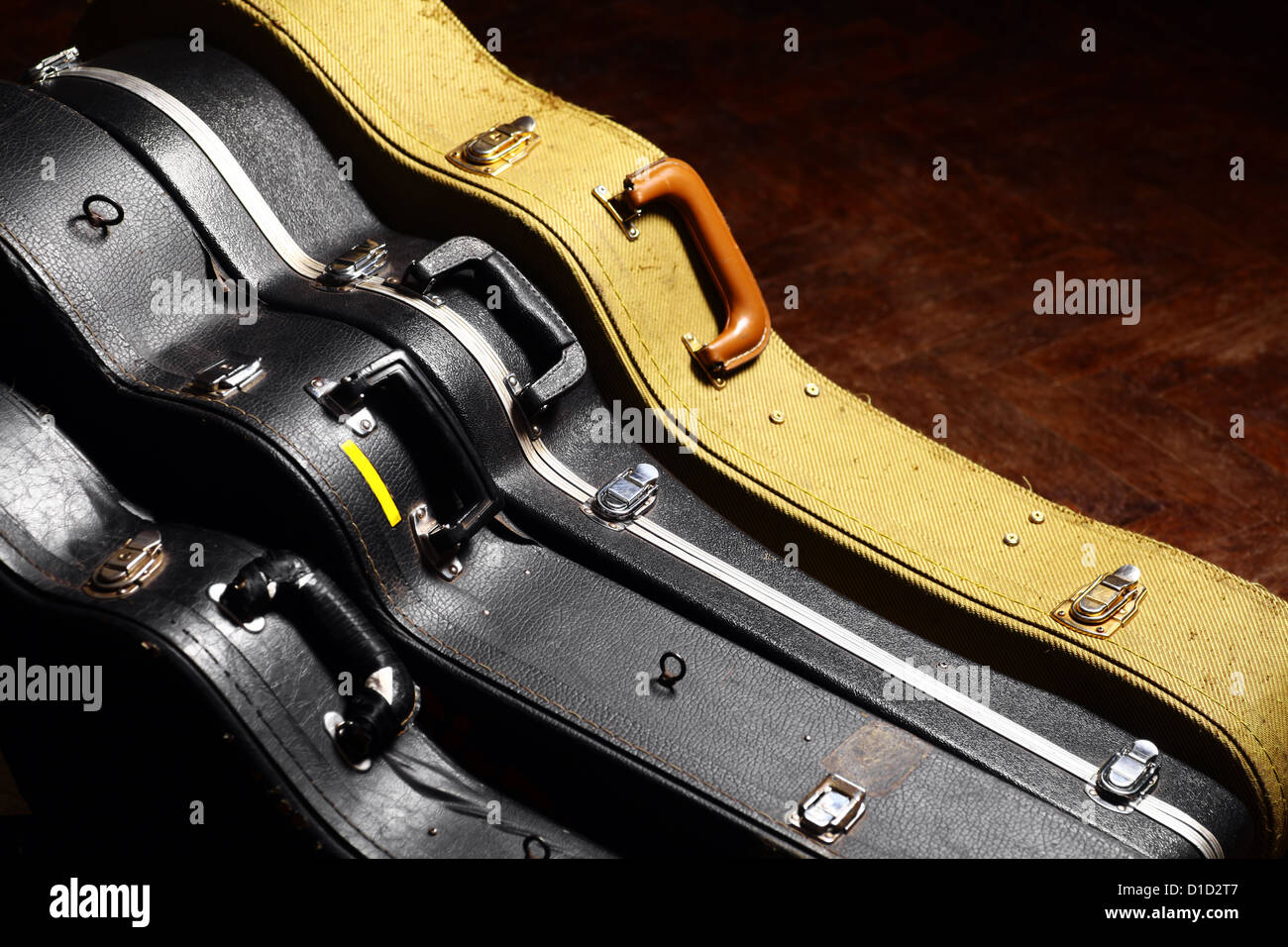 Guitar hard cases hires stock photography and images Alamy
