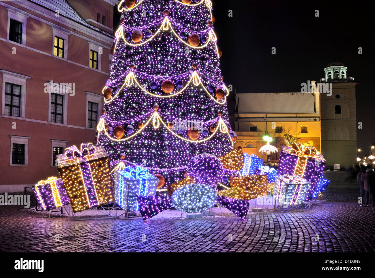 Christmas tree outdoors hires stock photography and images Alamy