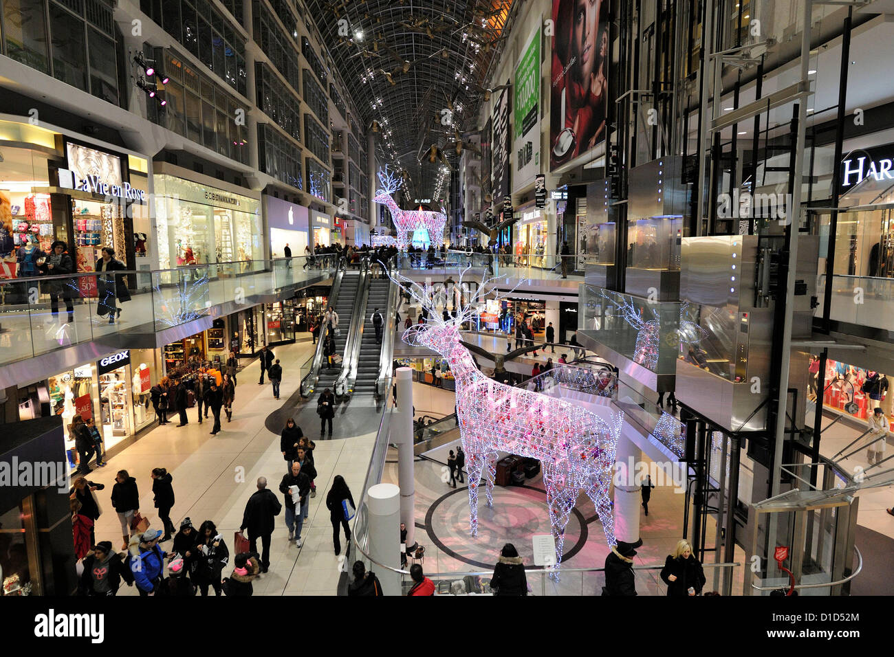 December 15, 2012. Toronto, Canada. Shoppers shopping at Toronto's Eaton  Centre during the Holidays Season. (DCP/N8N Stock Photo - Alamy