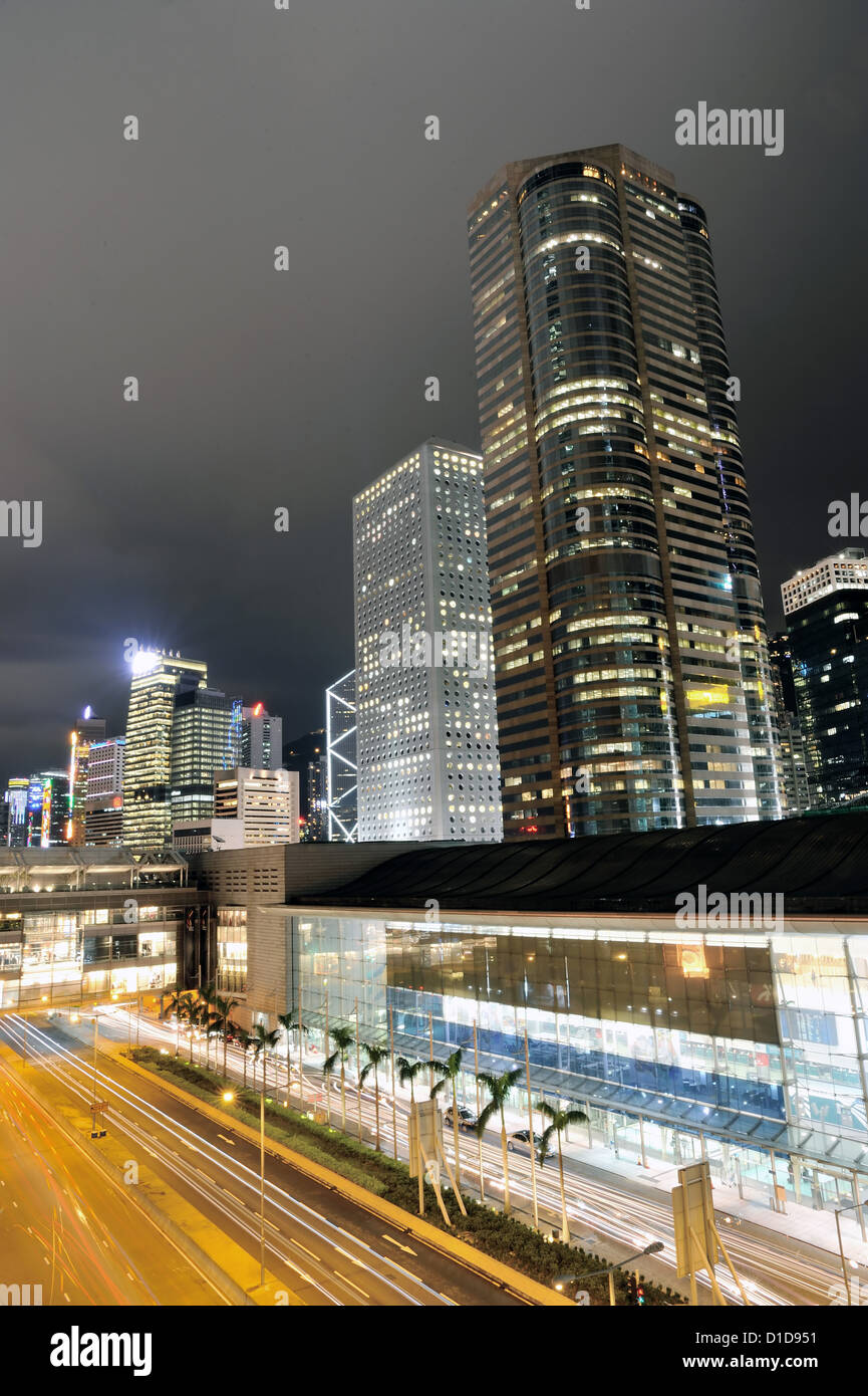 Traffic in Hong Kong at night Stock Photo - Alamy