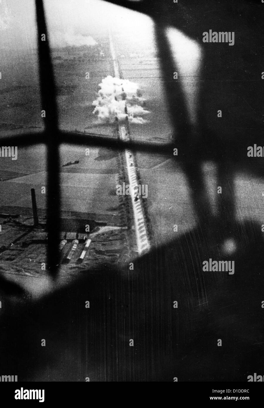 Withdrawing French columns are attacked by German bomber pilots in May 1940. Fotoarchiv für Zeitgeschichte Stock Photo