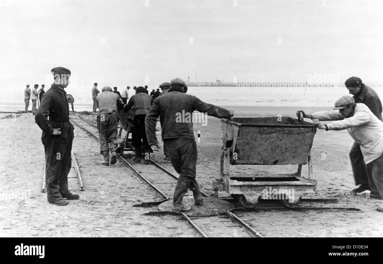 Workers of Organisation Todt are pictured during construction works building coastal defense systems in Dunkerque, France, in October 1940. Fotoarchiv für Zeitgeschichte Stock Photo