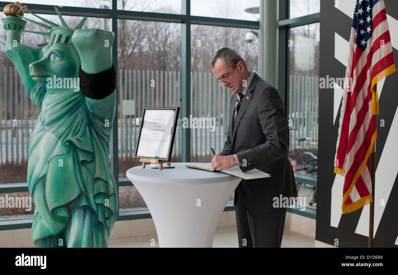 Philip D. Murphy, US ambassador in Germany, signs in a condolence book for the victims of a massacre at an elementary school in Newton, US Embassy Berlin, Germany, 17 December 2012. 20 children and 6 people were killed during a killing spree in the city of Newton, Connecticut, US. Photo: Tim Brakemeier Stock Photo