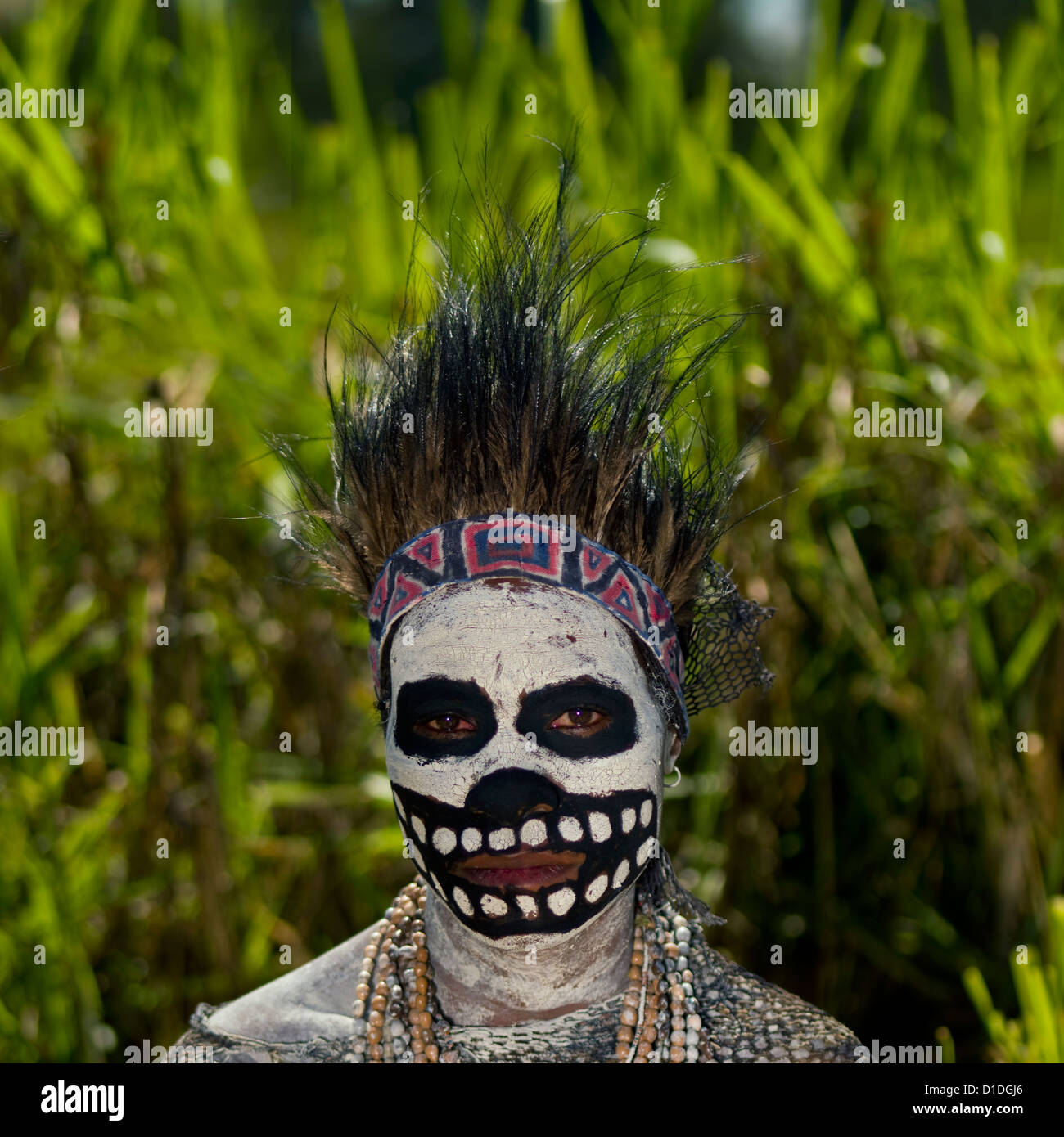 Skeleton face paint tribe hi-res stock photography and images - Alamy