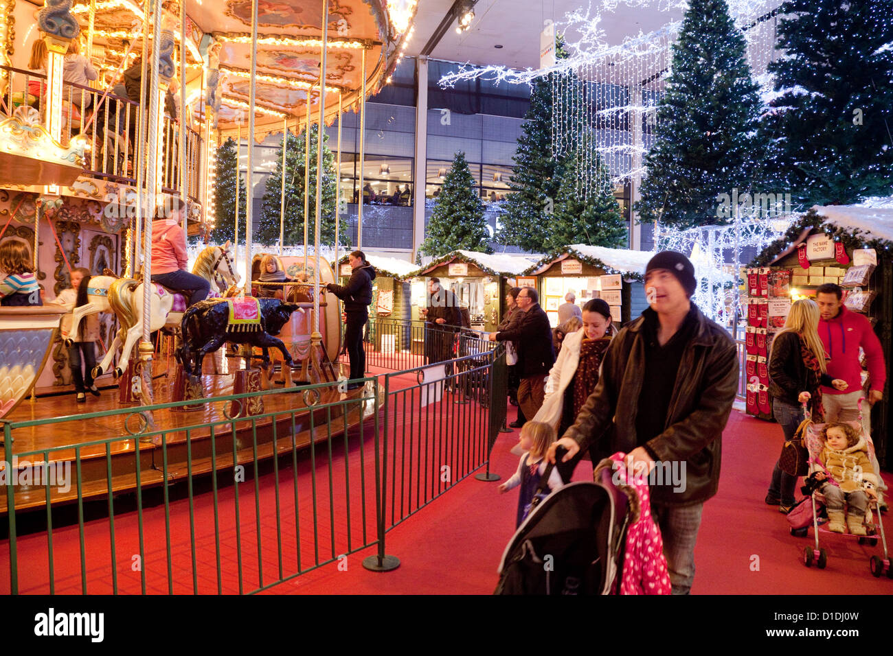 People christmas shopping in the MK centre, Milton Keynes, Buckinghamshire UK Stock Photo