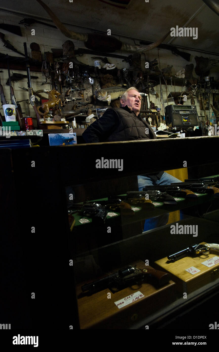 Concealed carry permit hires stock photography and images Alamy