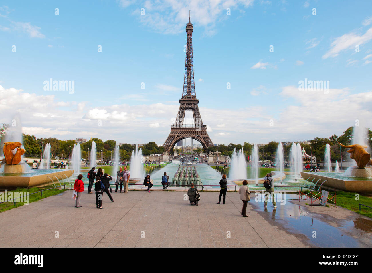 Eiffelturm sommer hi-res stock photography and images - Alamy