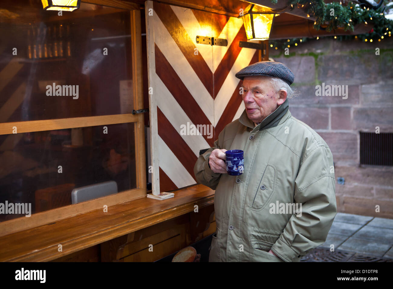 Man at Gluhwein stall, Nuremberg Christmas Market Stock Photo Alamy