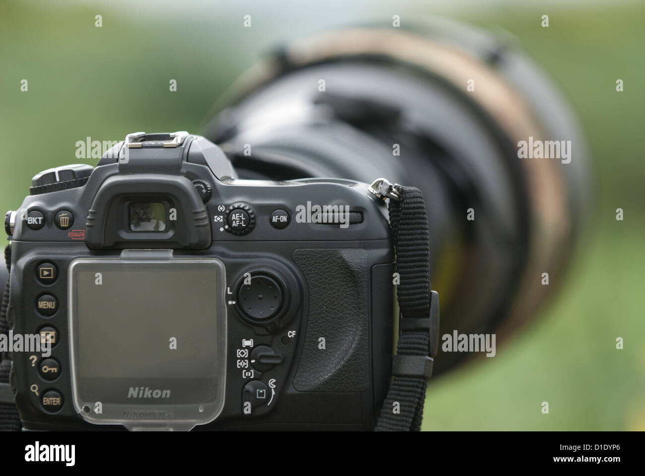 The 600mm f4 VR lens Nikon on a Nikon D200 camera used for sports and Bird  Photography Stock Photo - Alamy