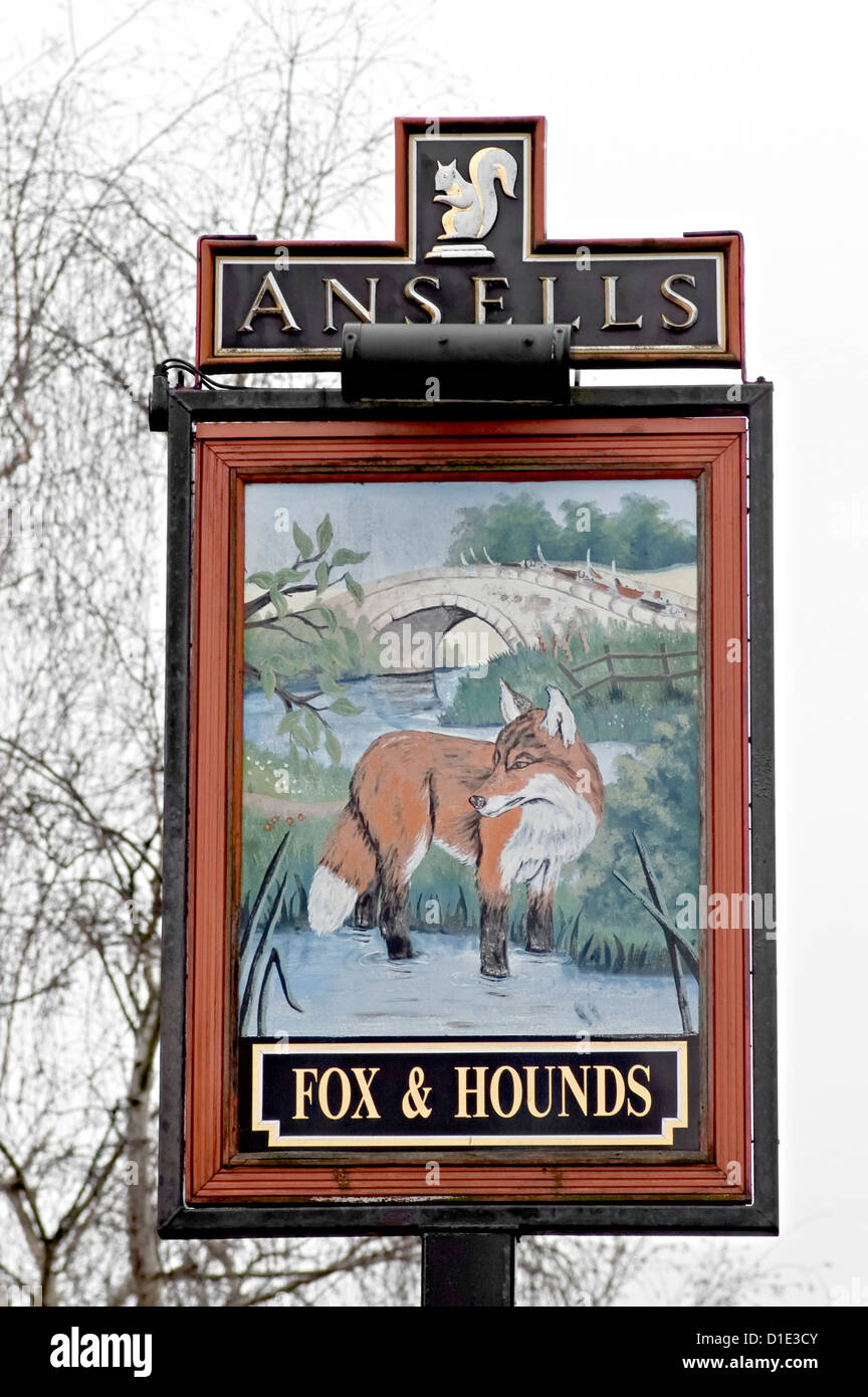 Fox and hounds pub sign alcohol hi-res stock photography and images - Alamy