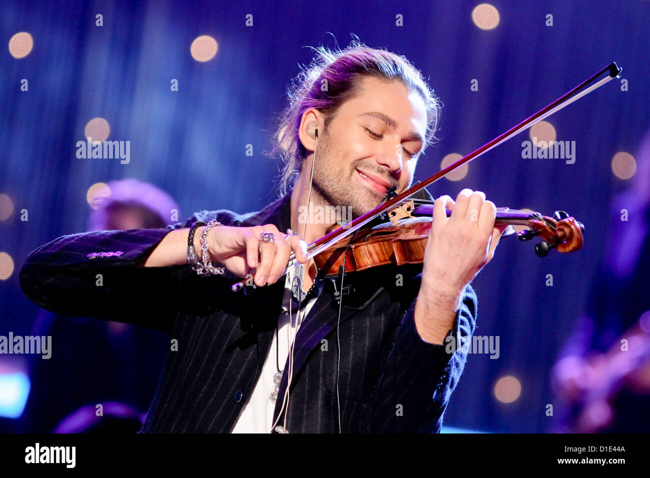 Star violin player David Garrett performs at the 18th Jose Carreras Gala at the New Trade Fair in Leipzig, Germany, 13 December 2012. The show was broadcast live by German television channel ARD. Photo: ANDREAS LANDER Stock Photo