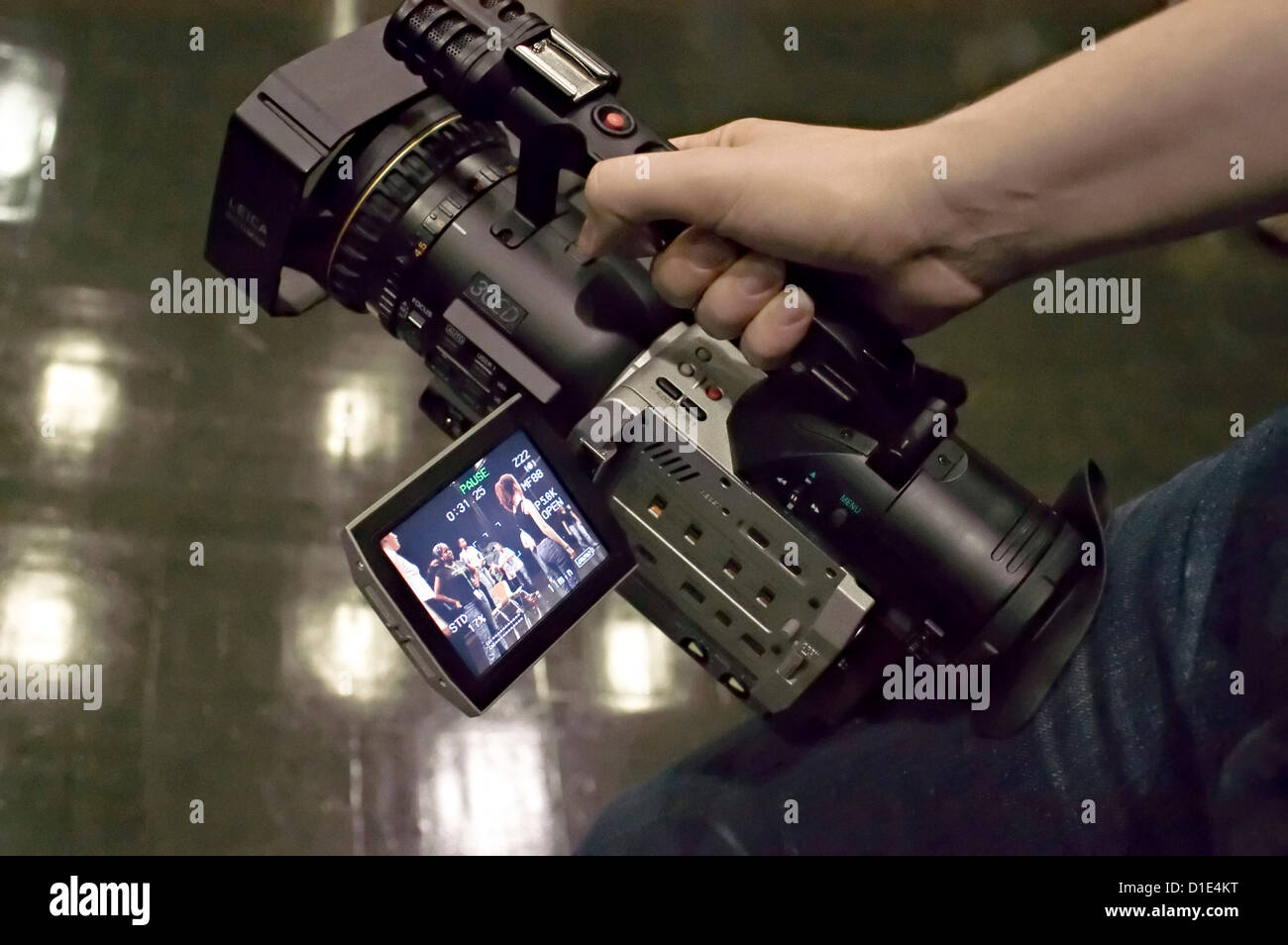 a video camera shooting a scene in mixed lighting Stock Photo Alamy