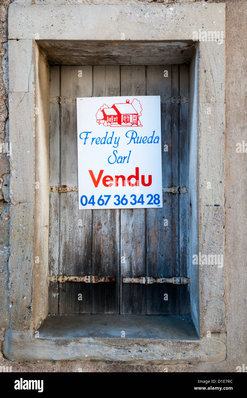 French vendu sold sign hires stock photography and images Alamy